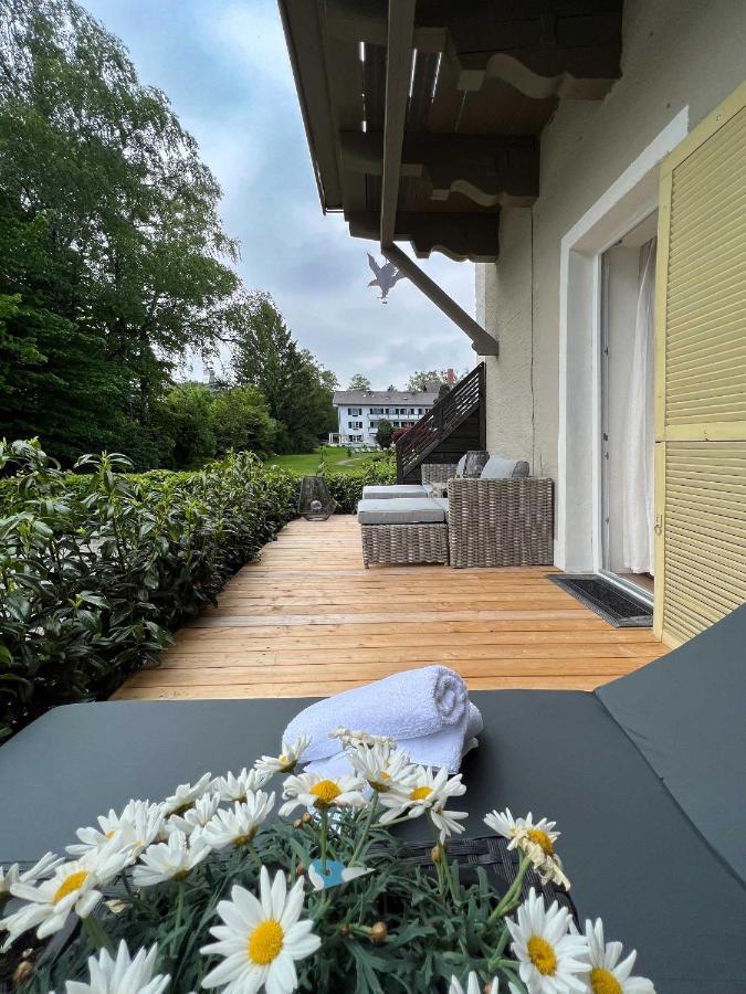 Doppel- oder Zweibettzimmer mit Terrasse und Seeblick