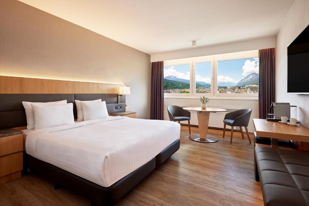 Deluxe Guest Room with King Bed and Mountain View - High Floor