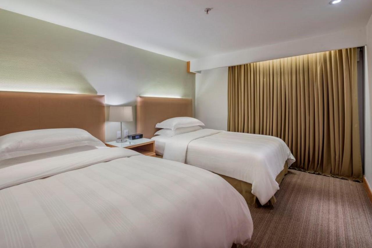Classic Twin Room with Lounge Access