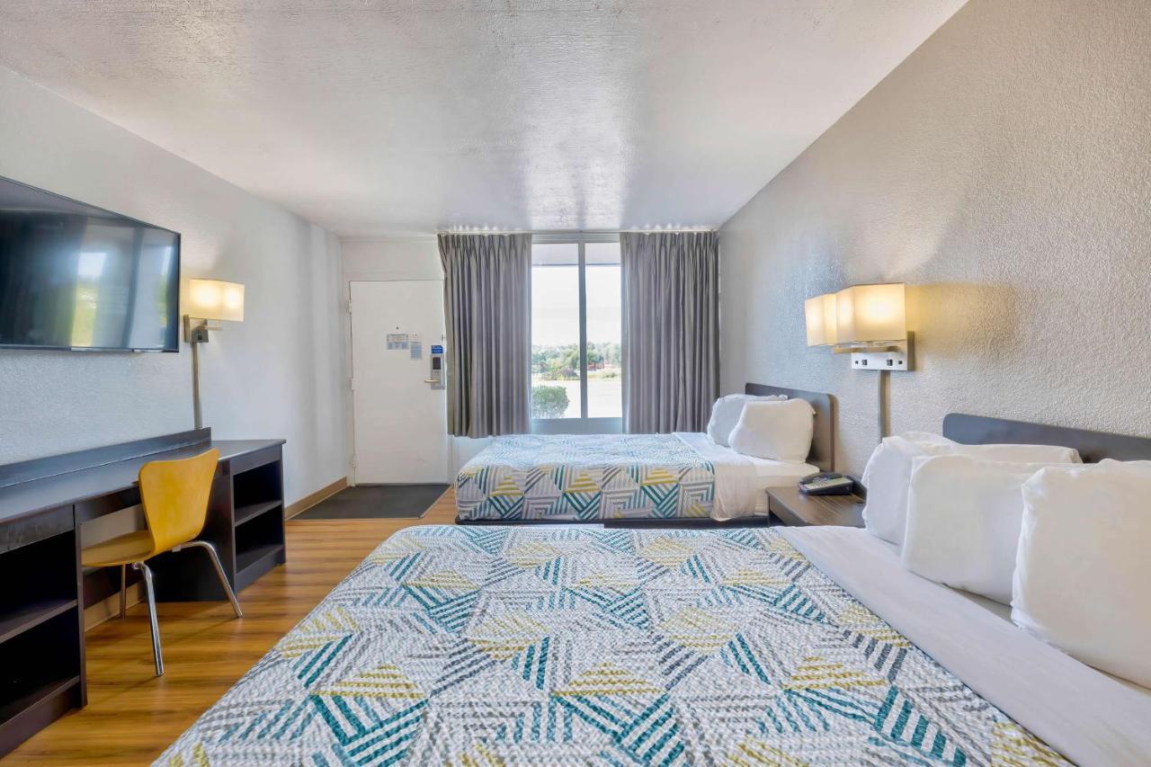 Deluxe Quadruple Room Non-Smoking