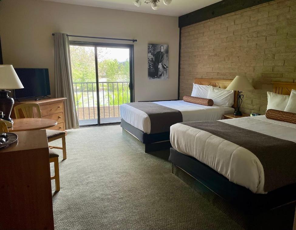 Queen Room Two Queen Beds River View