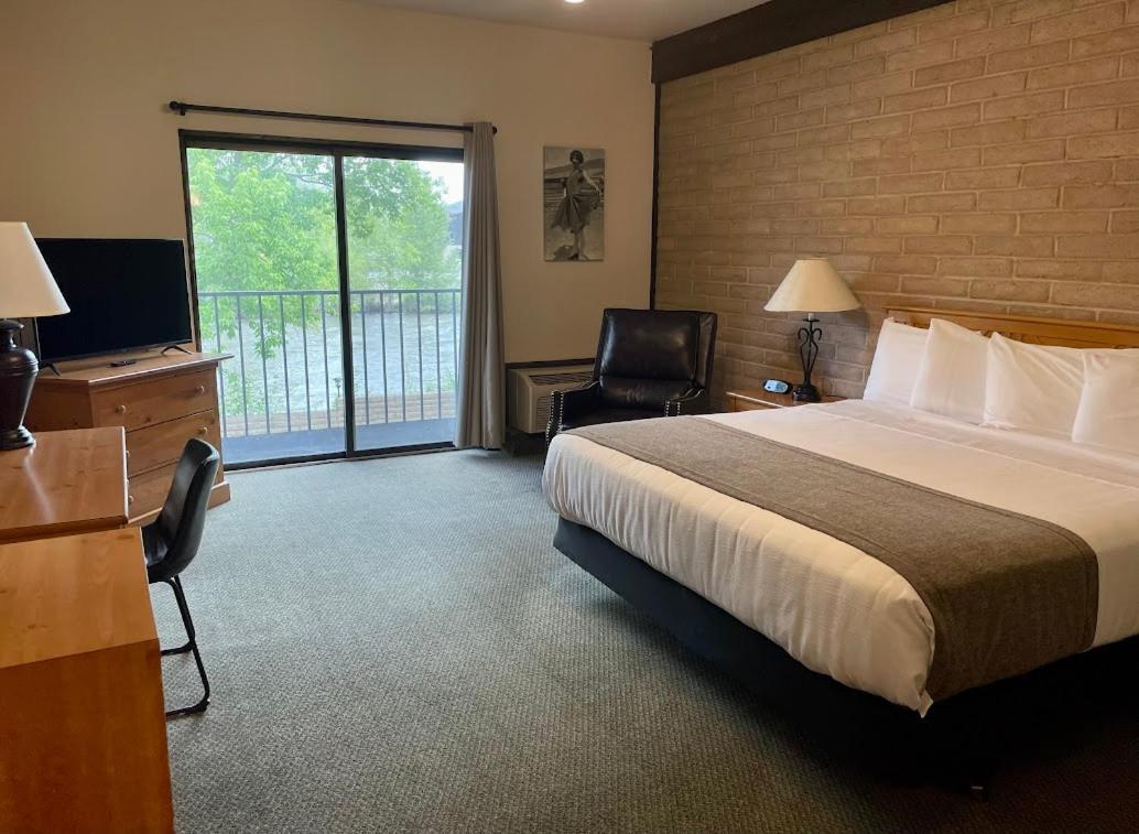 Executive King Room River View
