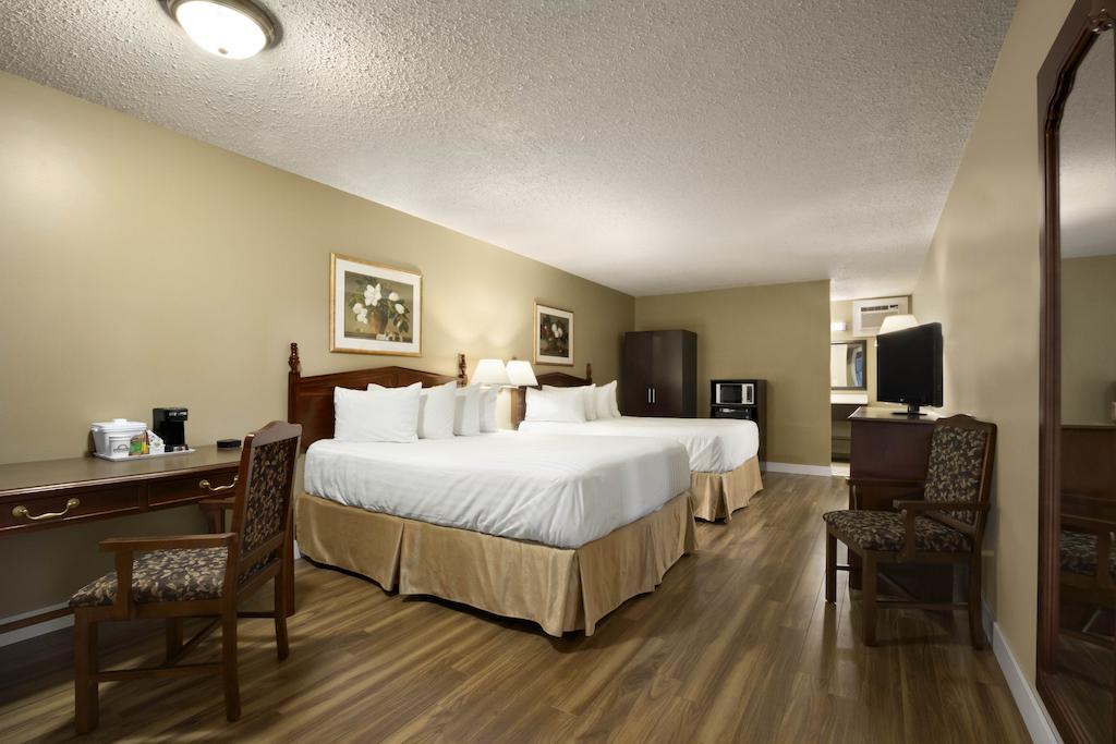 Queen Room Two Queen Beds Non-Smoking