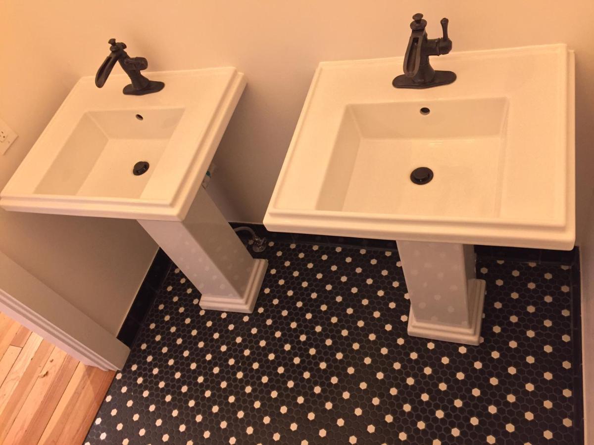 Deluxe Queen Suite