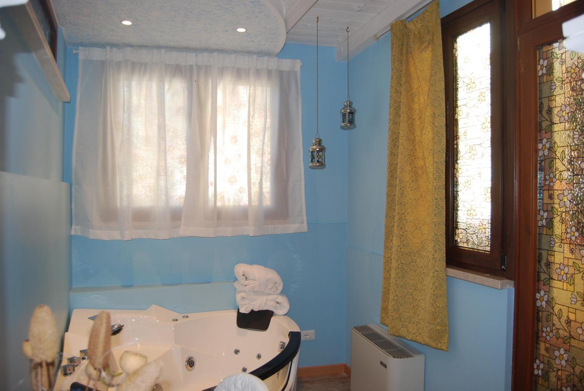 Deluxe Suite Spa Bath