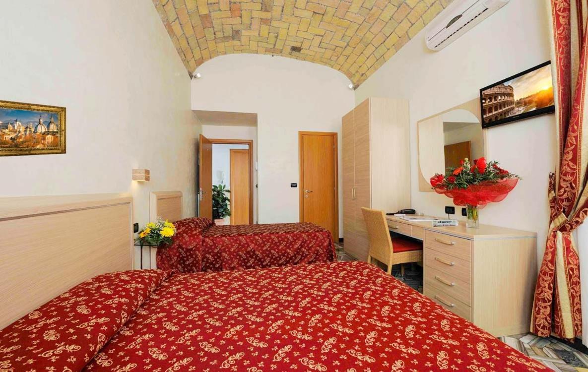Triple Room