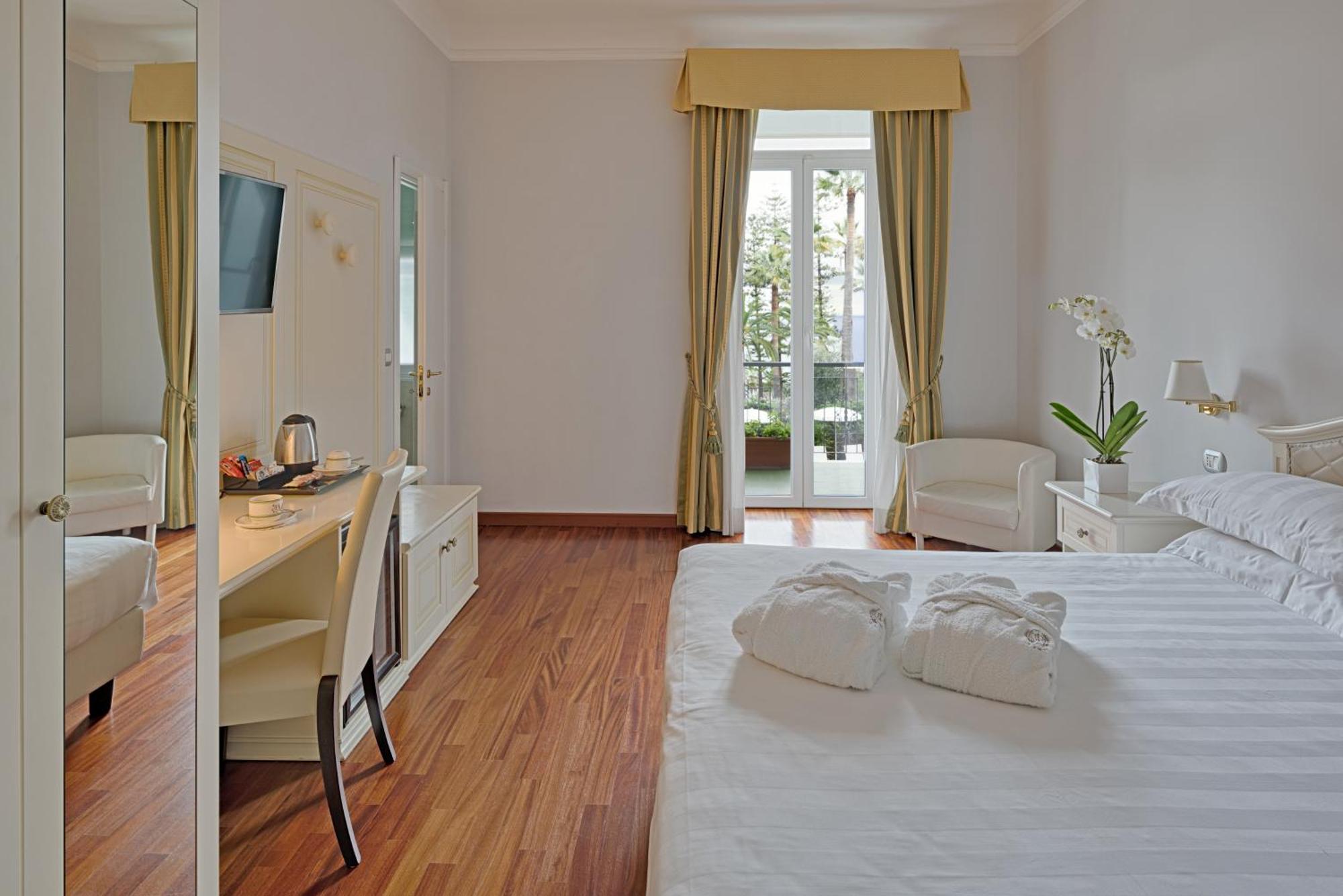 Deluxe Double Room Sea Side