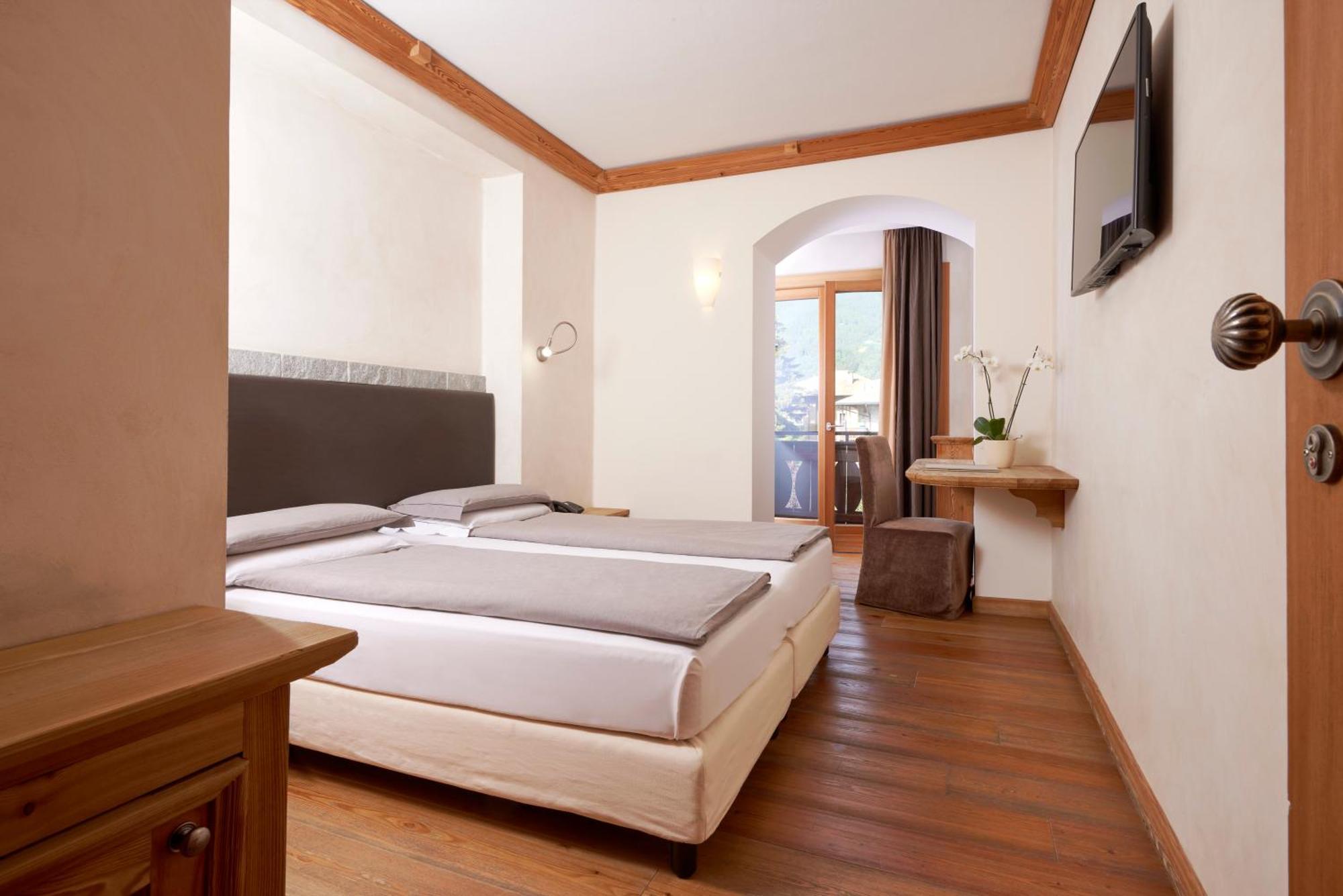 Standard Double or Twin Room Balcony,1433546509:JPEG