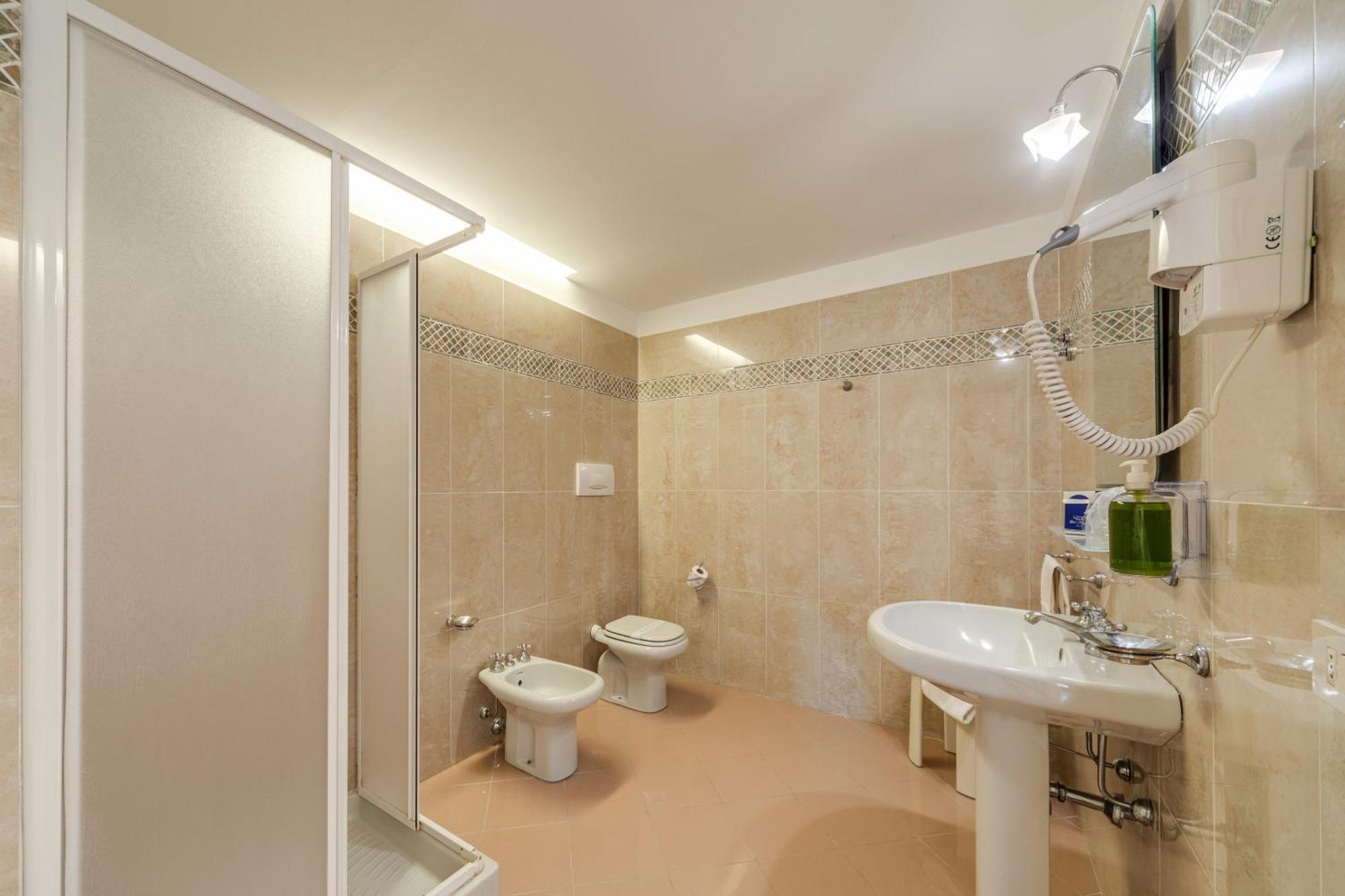 Superior Quadruple Room with City View
