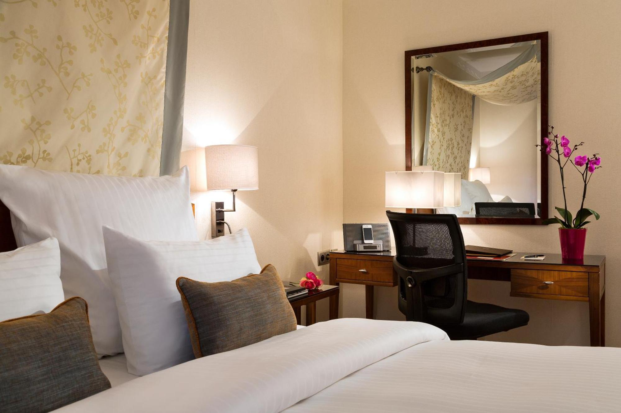 Premium Queen Room