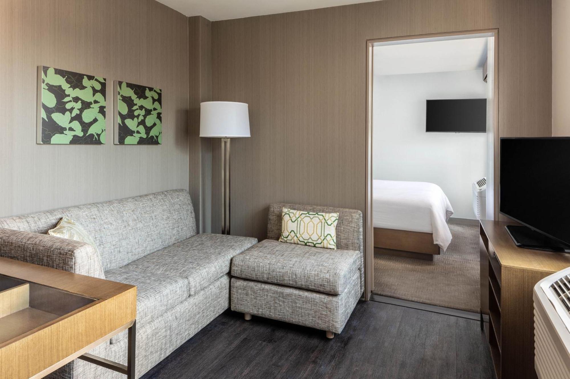 1 Bedroom Junior Suite 1 King,1434685276:JPEG