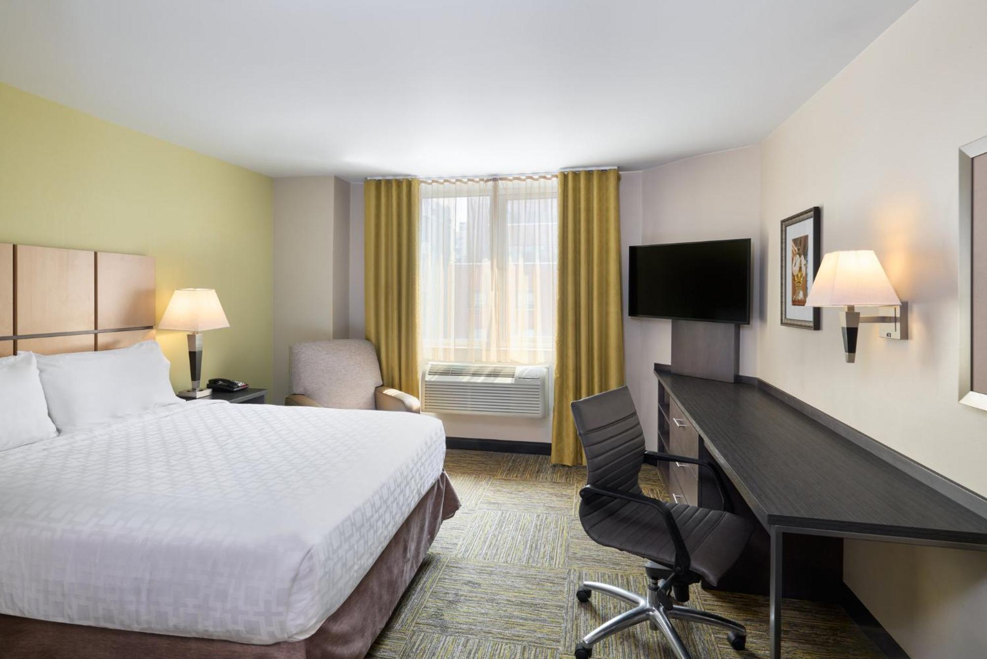 Studio Queen Suite High Floor