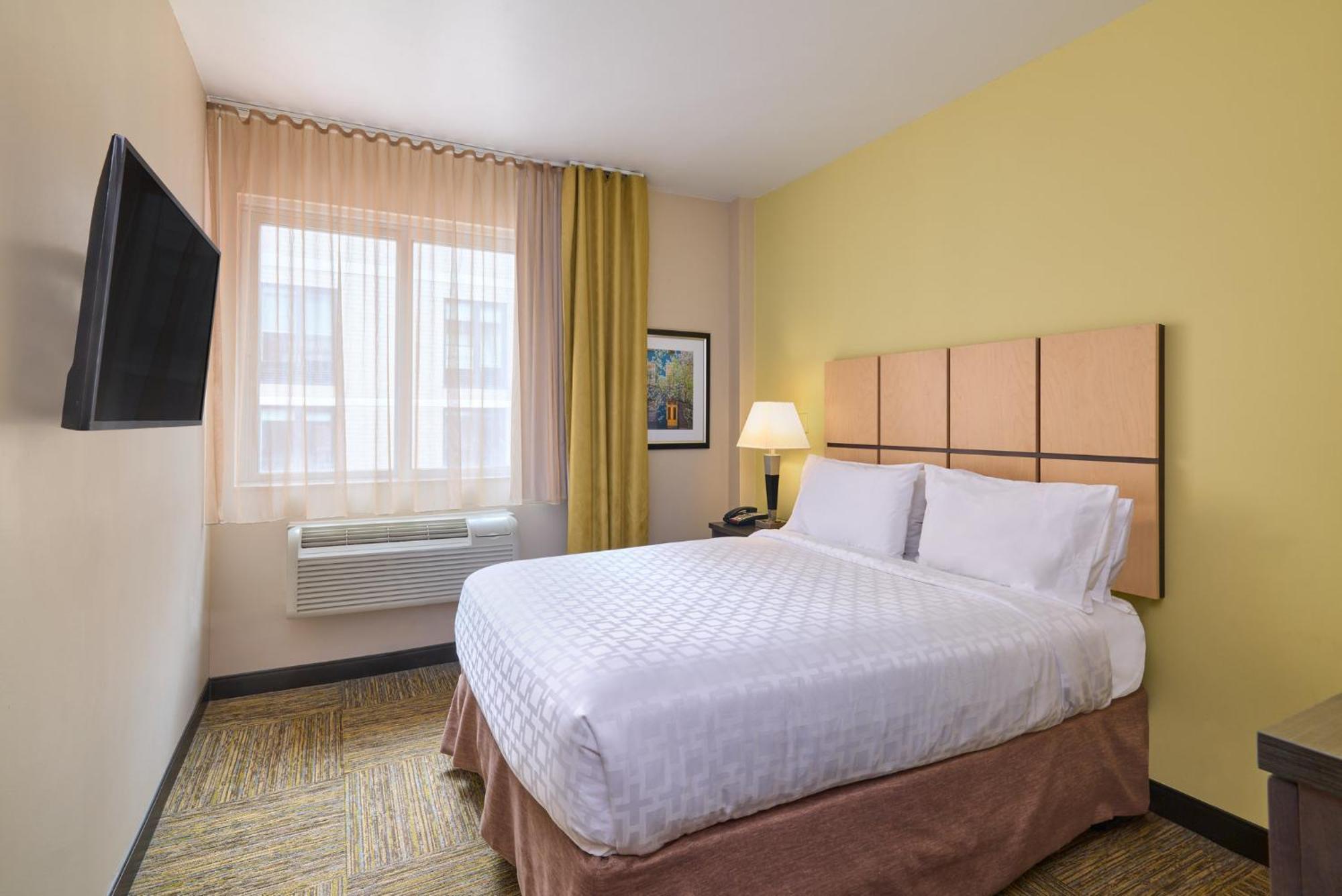 Studio Queen Suite City View