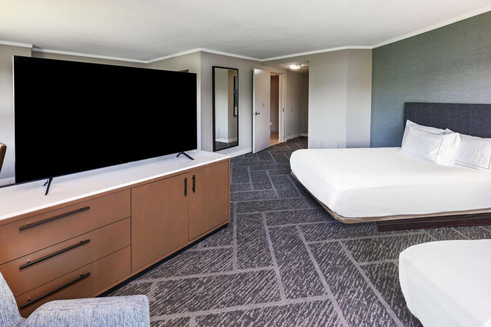 Queen Room Two Queen Beds Roll Shower Mobility Access