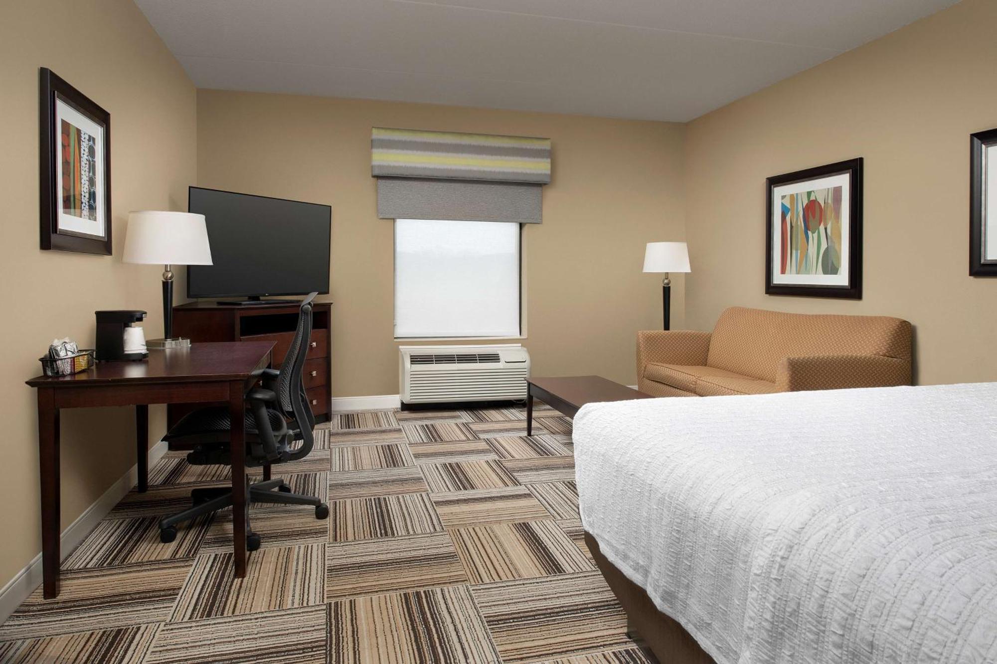 King Room with Sofa Bed and Study - Non-Smoking