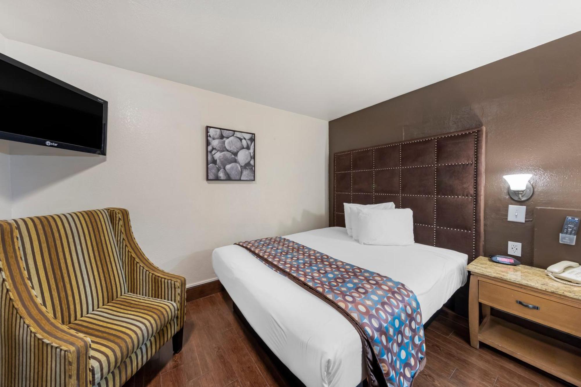 Standard Queen Room