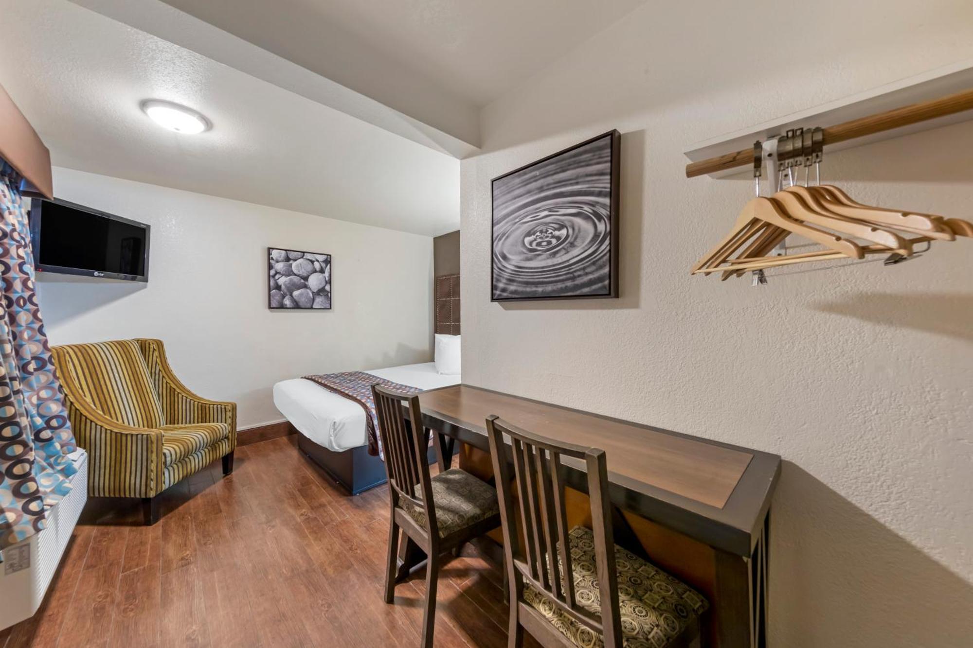 Standard Queen Room