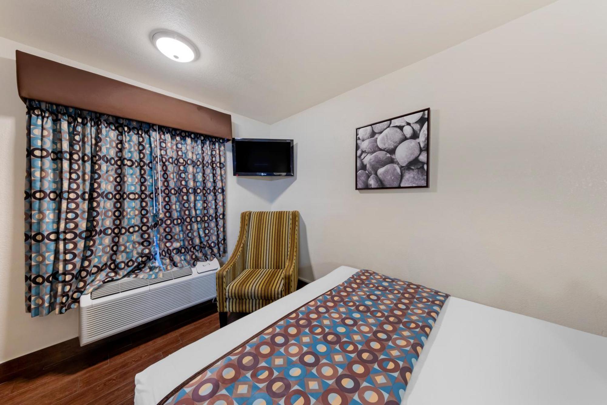 Standard Queen Room