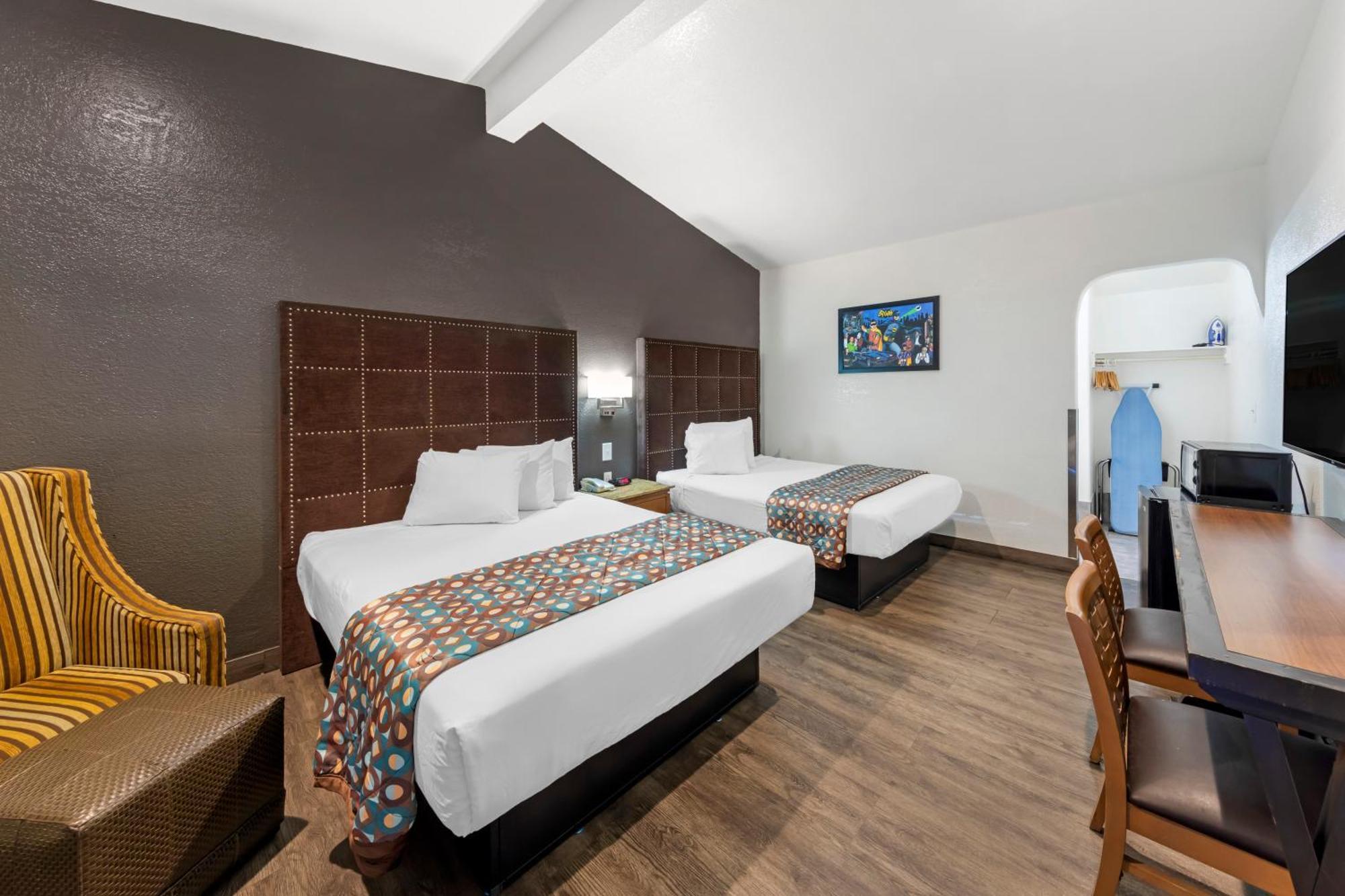 Standard Queen Room Two Queen Beds