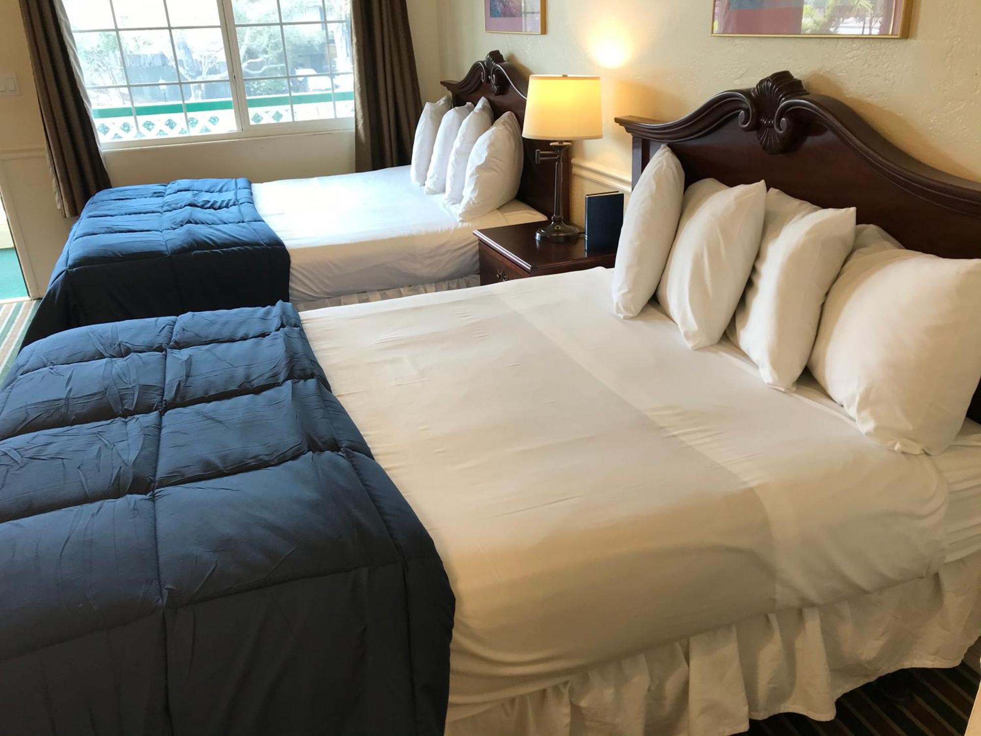 Room 2 Queen Beds