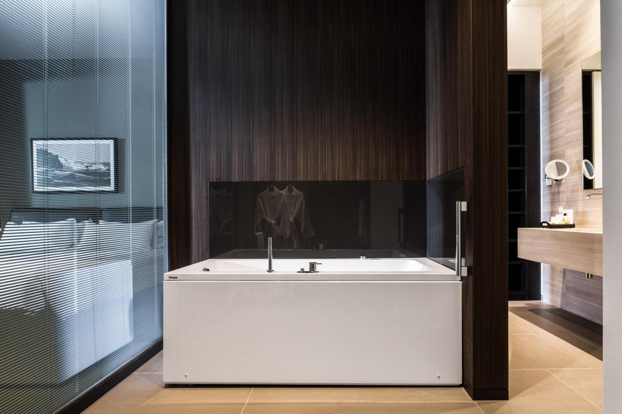 One-Bedroom King Suite