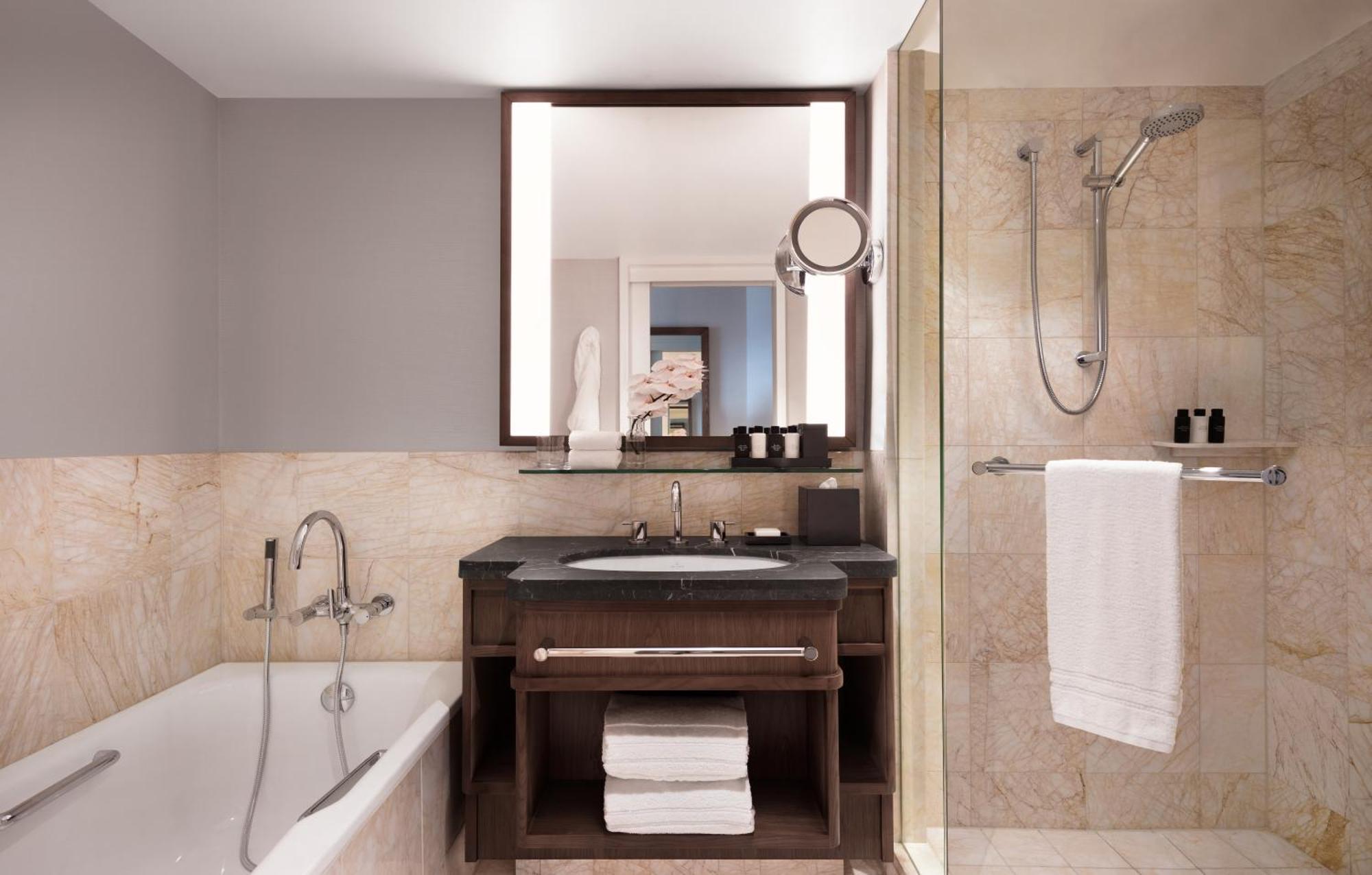 Deluxe City King Room