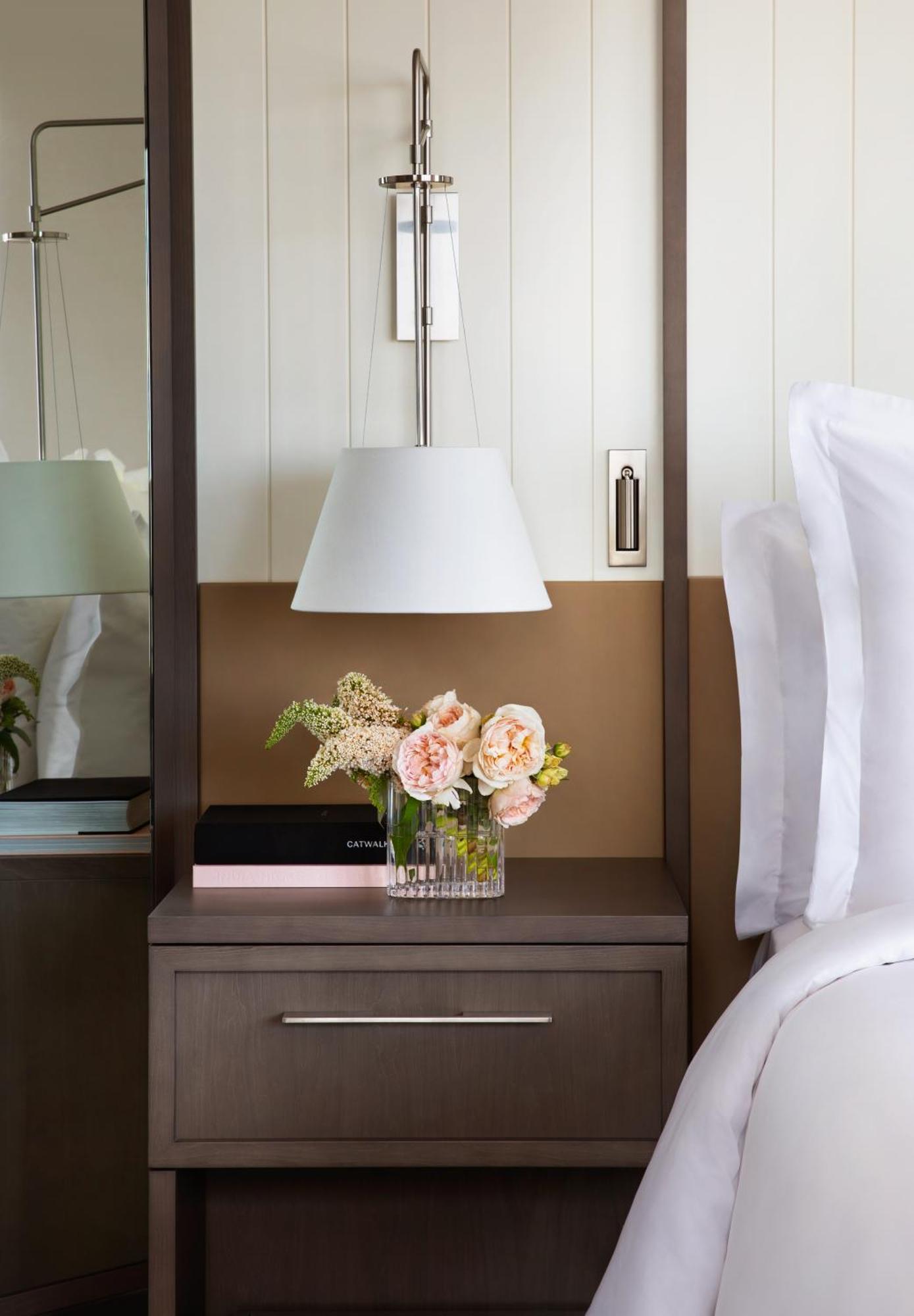 Deluxe Partial Harbour King Room