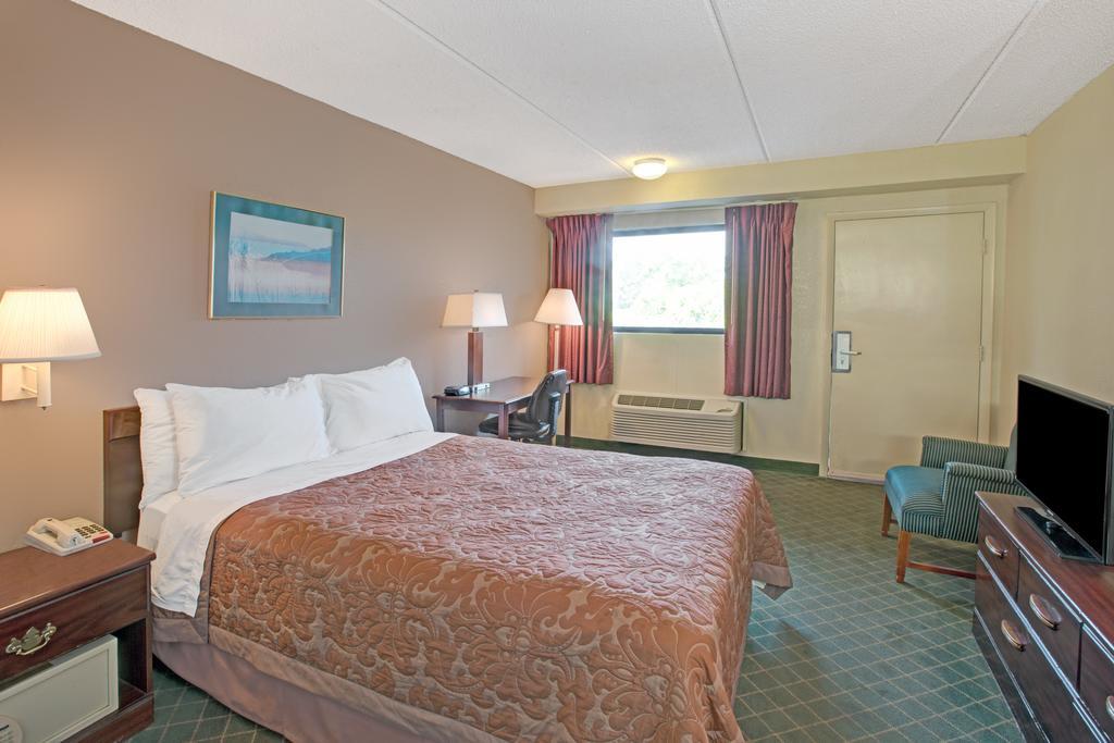 One Double Bed - Smoking