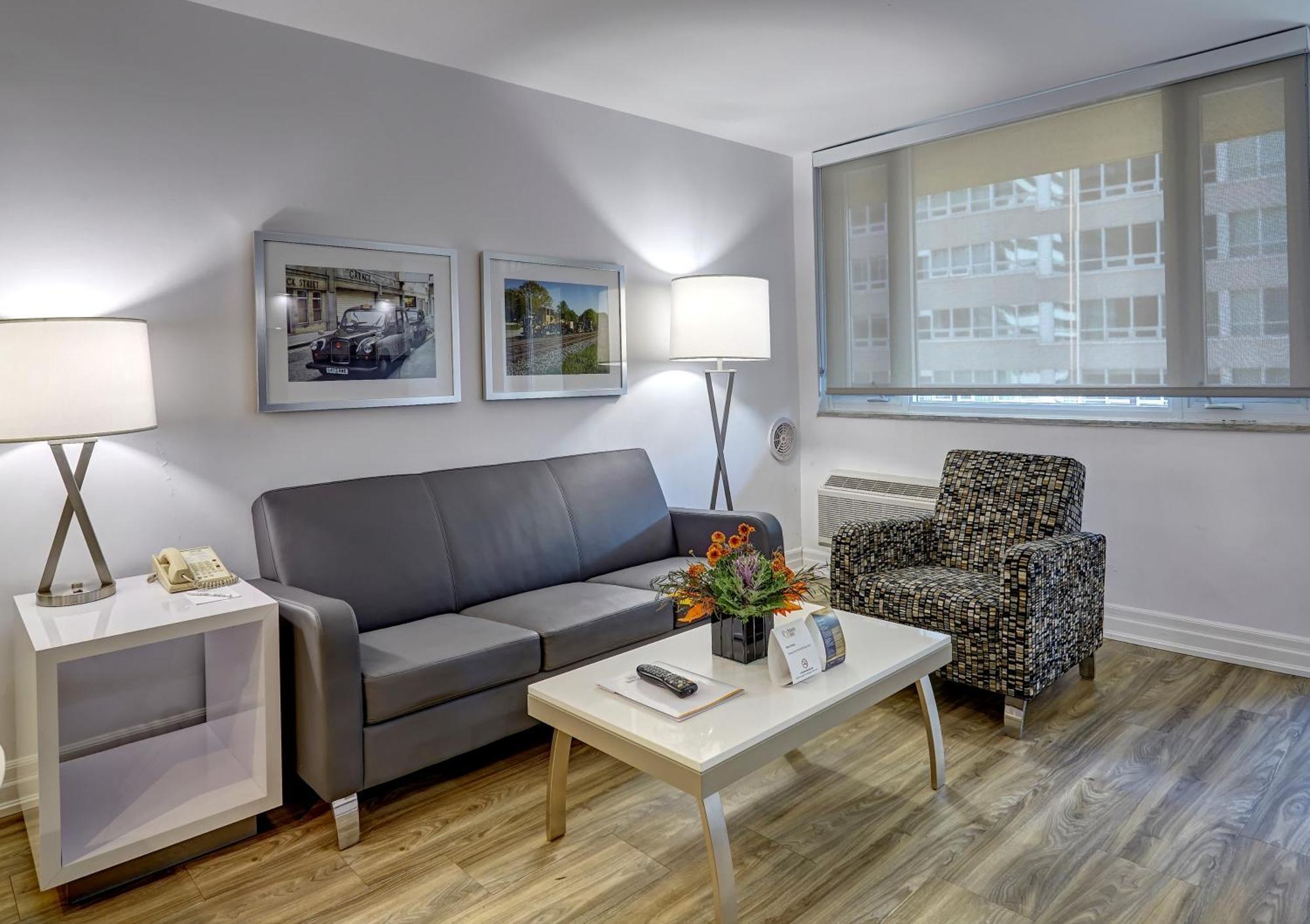 Deluxe King Suite
