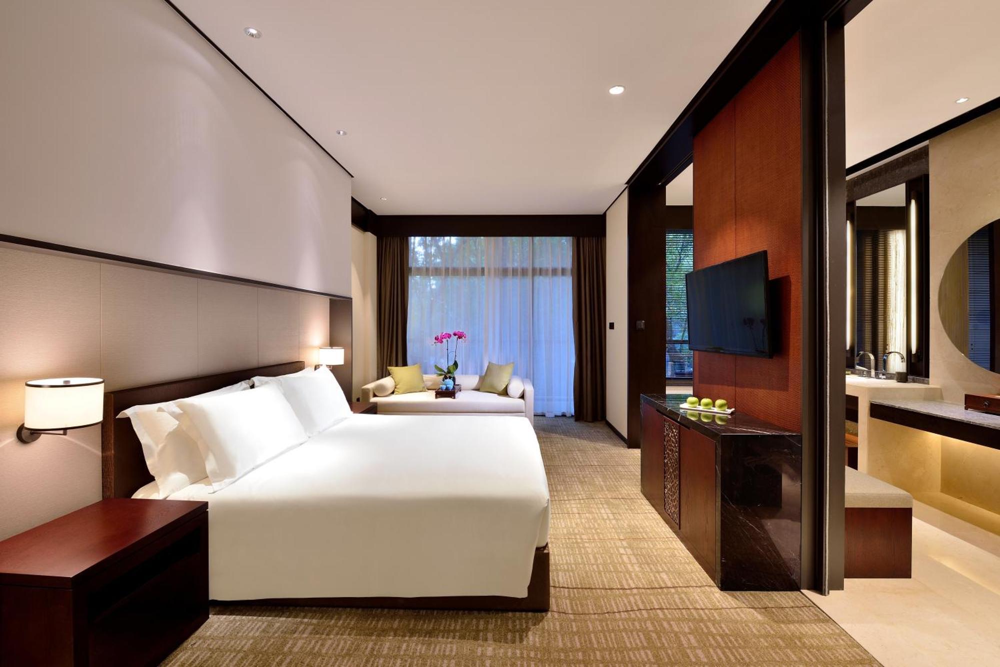 North View Deluxe King Bed