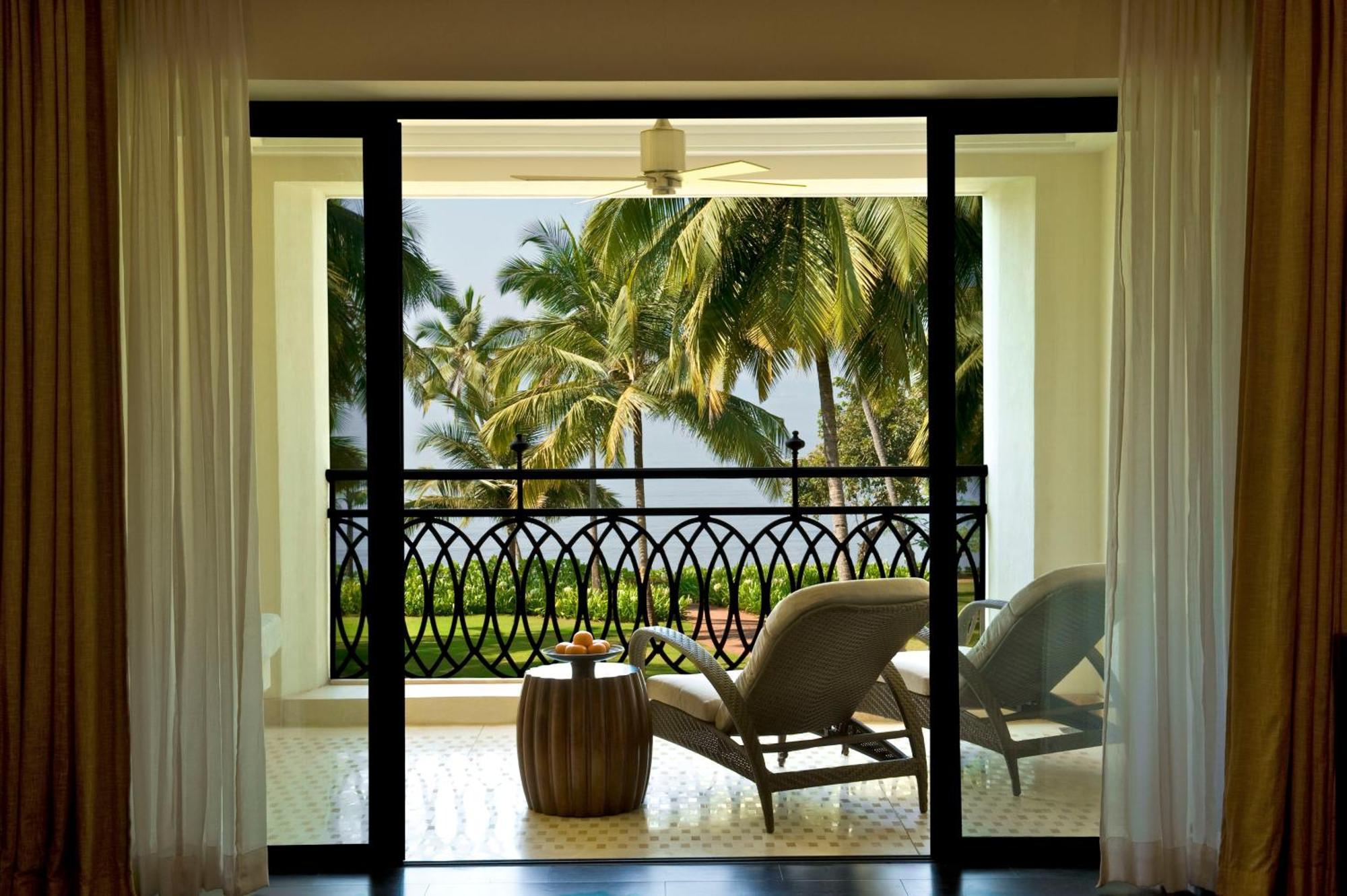 King Room Balcony Garden View