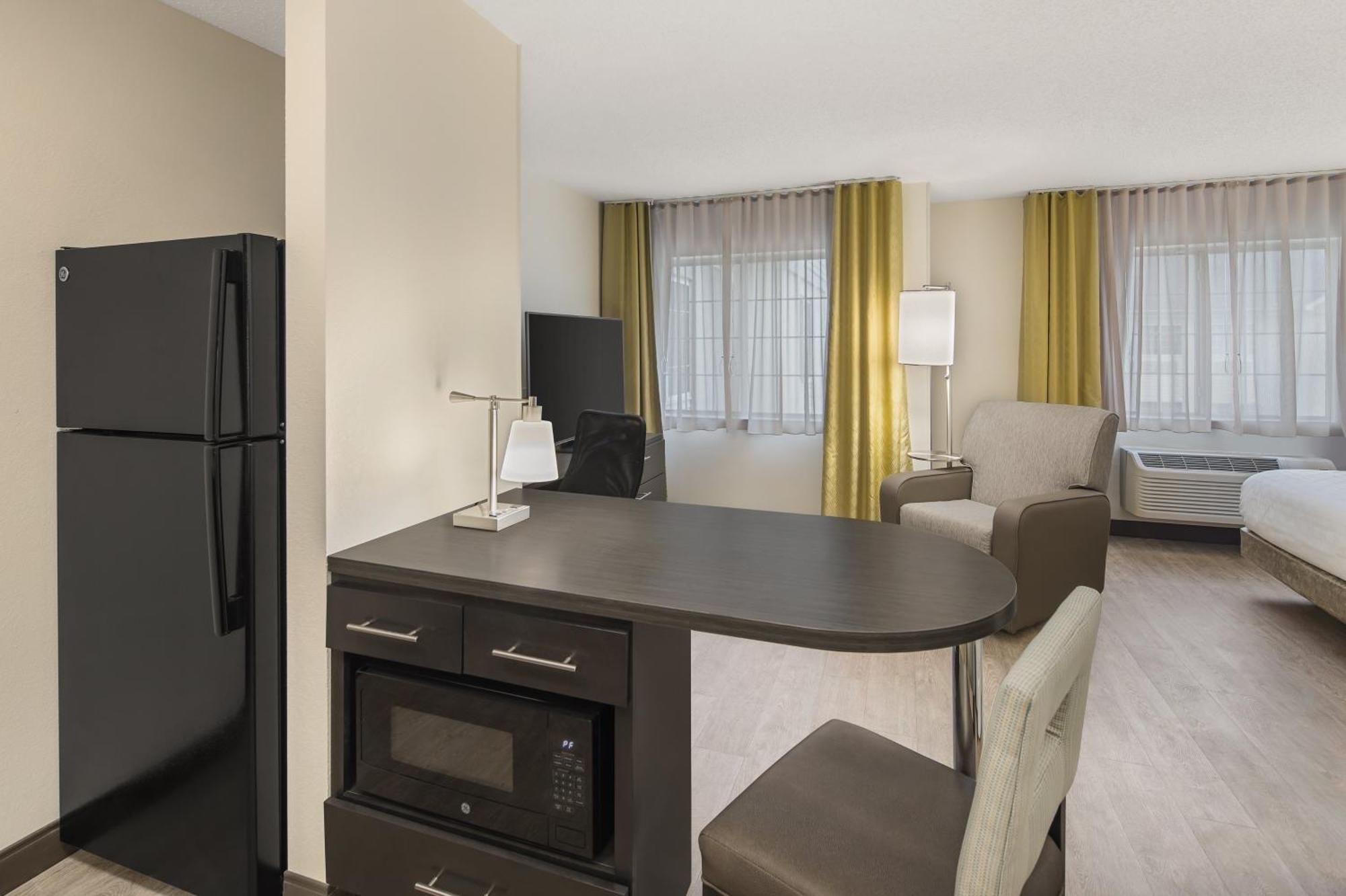 One-Bedroom King Suite Communications Accessible Roll Shower