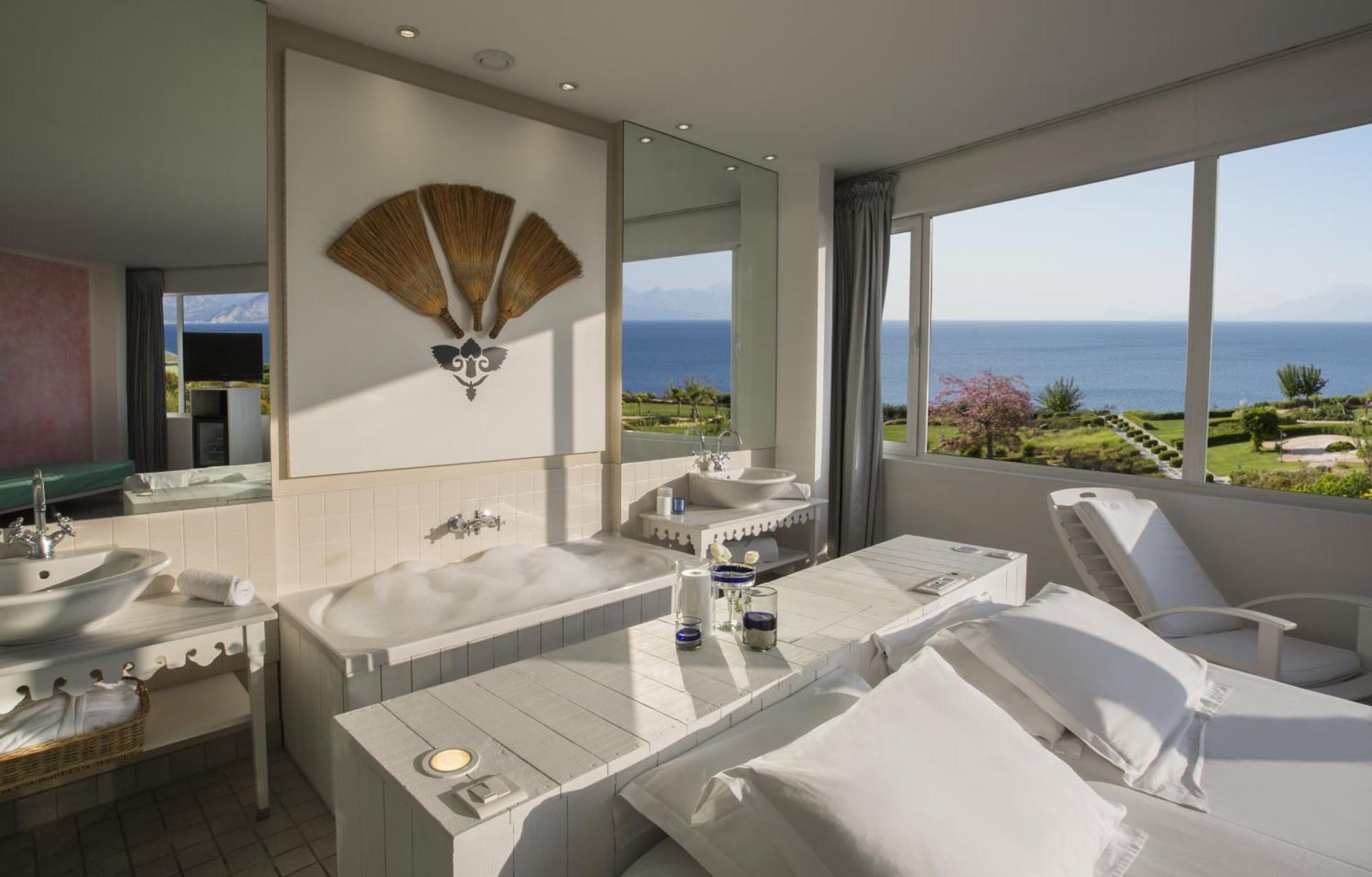 Deluxe Double Room Revolving Building