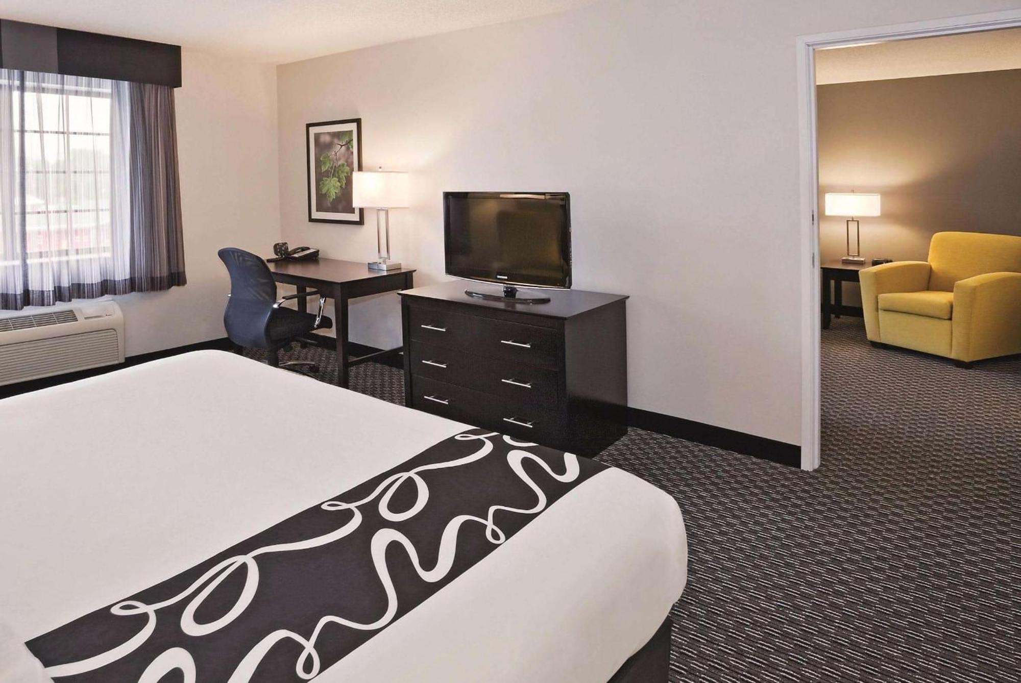 One-Bedroom King Suite Non-Smoking