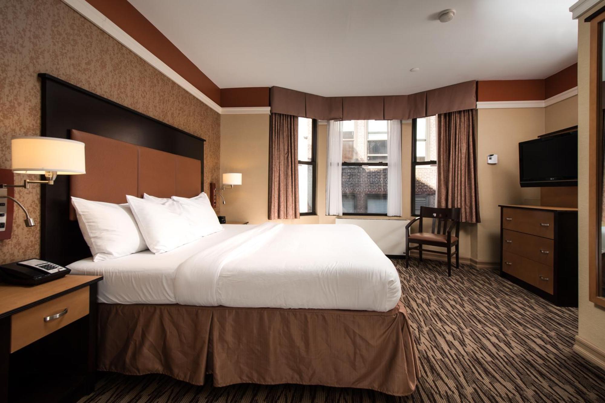 Deluxe Queen Room