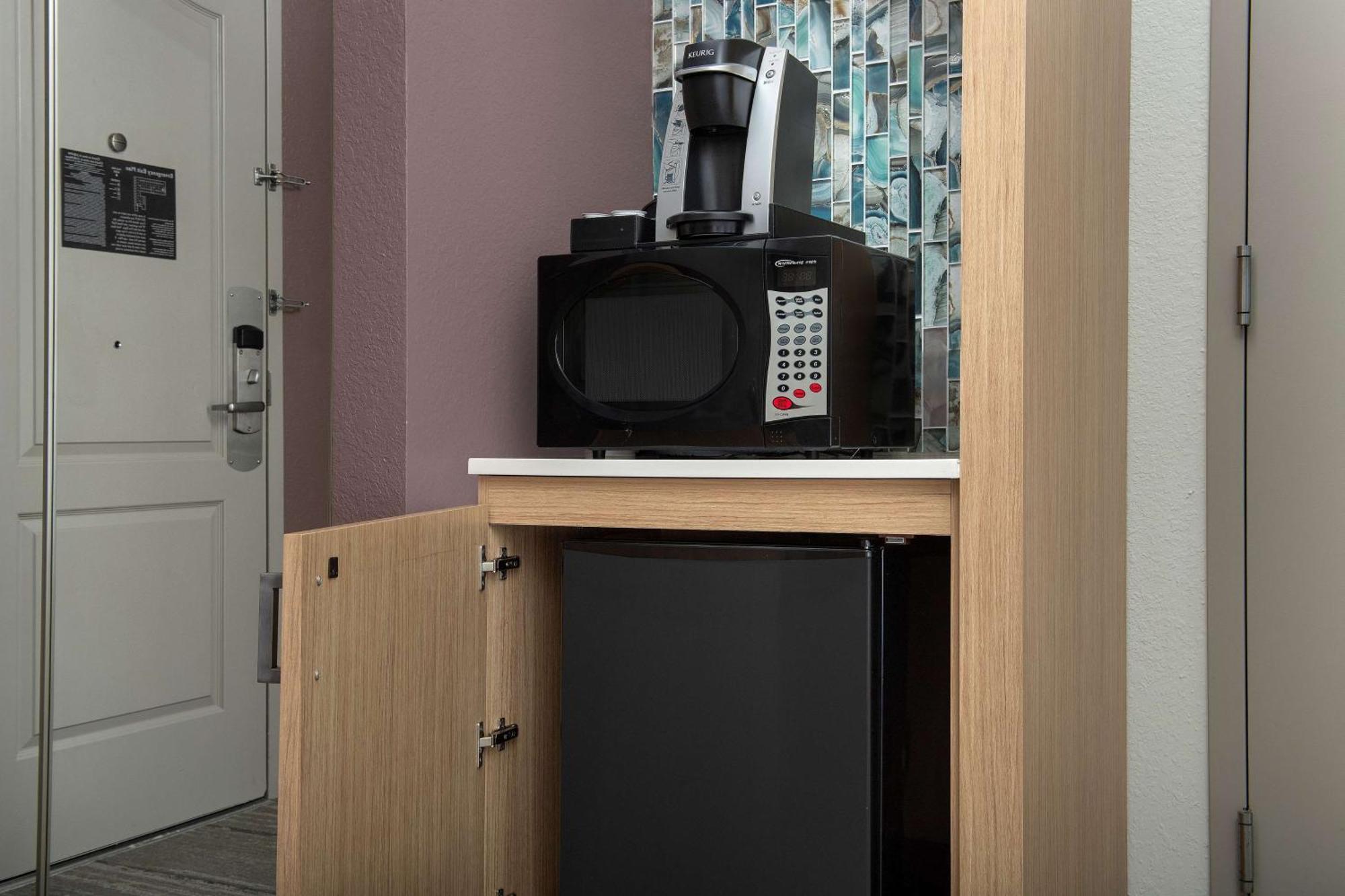 King Room with Tub - Mobility and Hearing Access