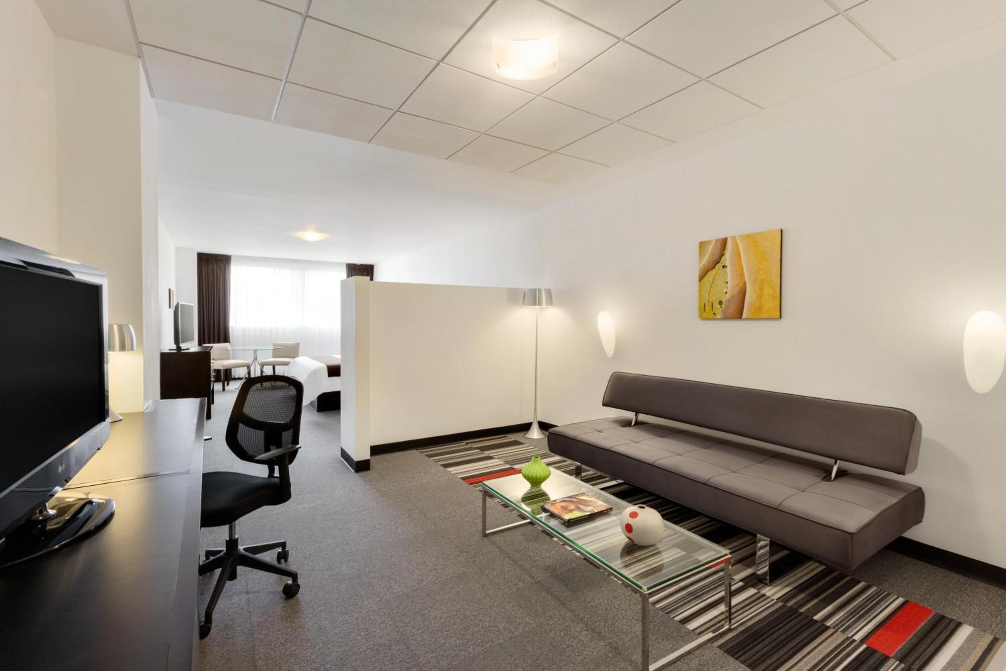 Matrimonial Suite One King Bed Non-Smoking