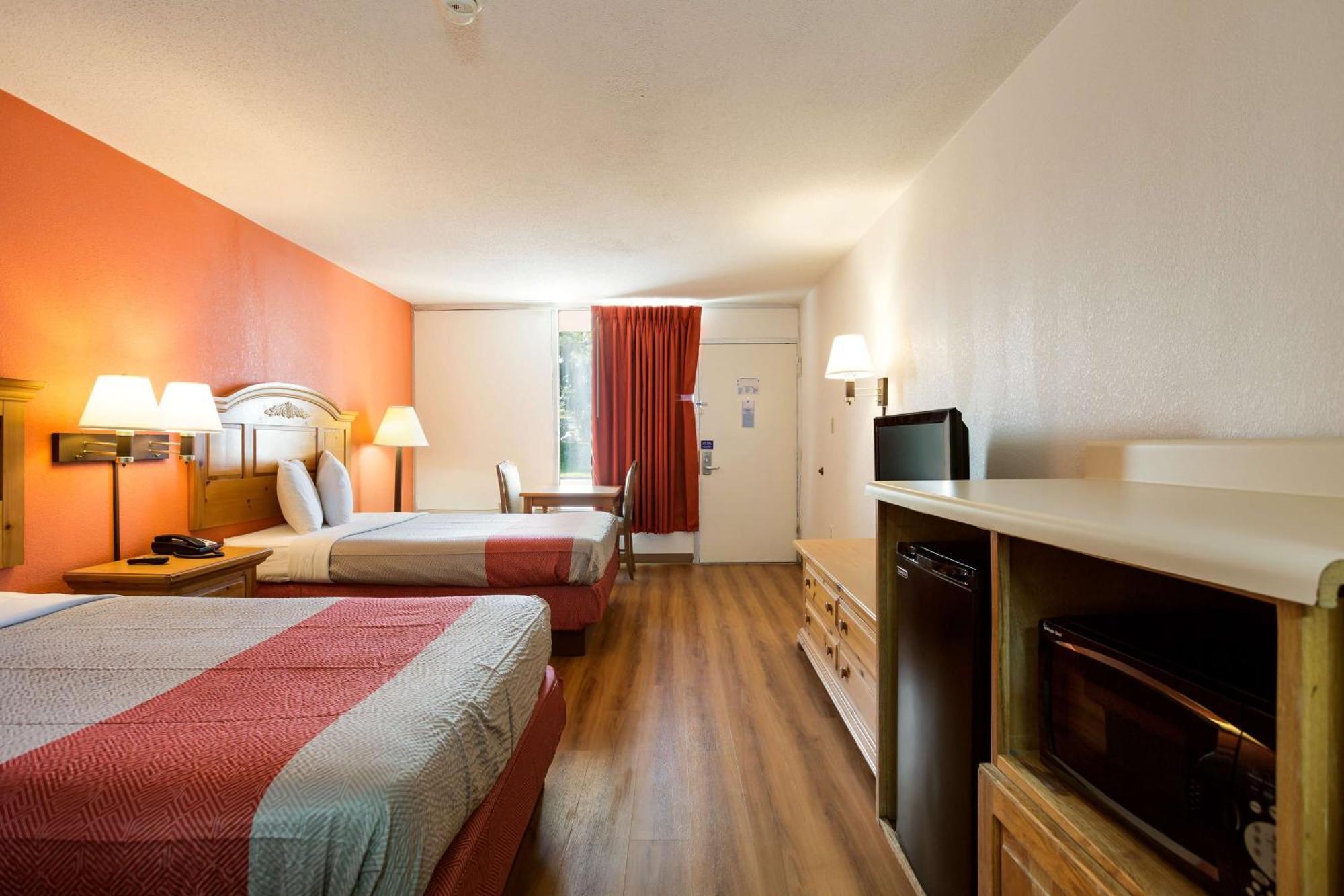 Deluxe Quadruple Room Non-Smoking