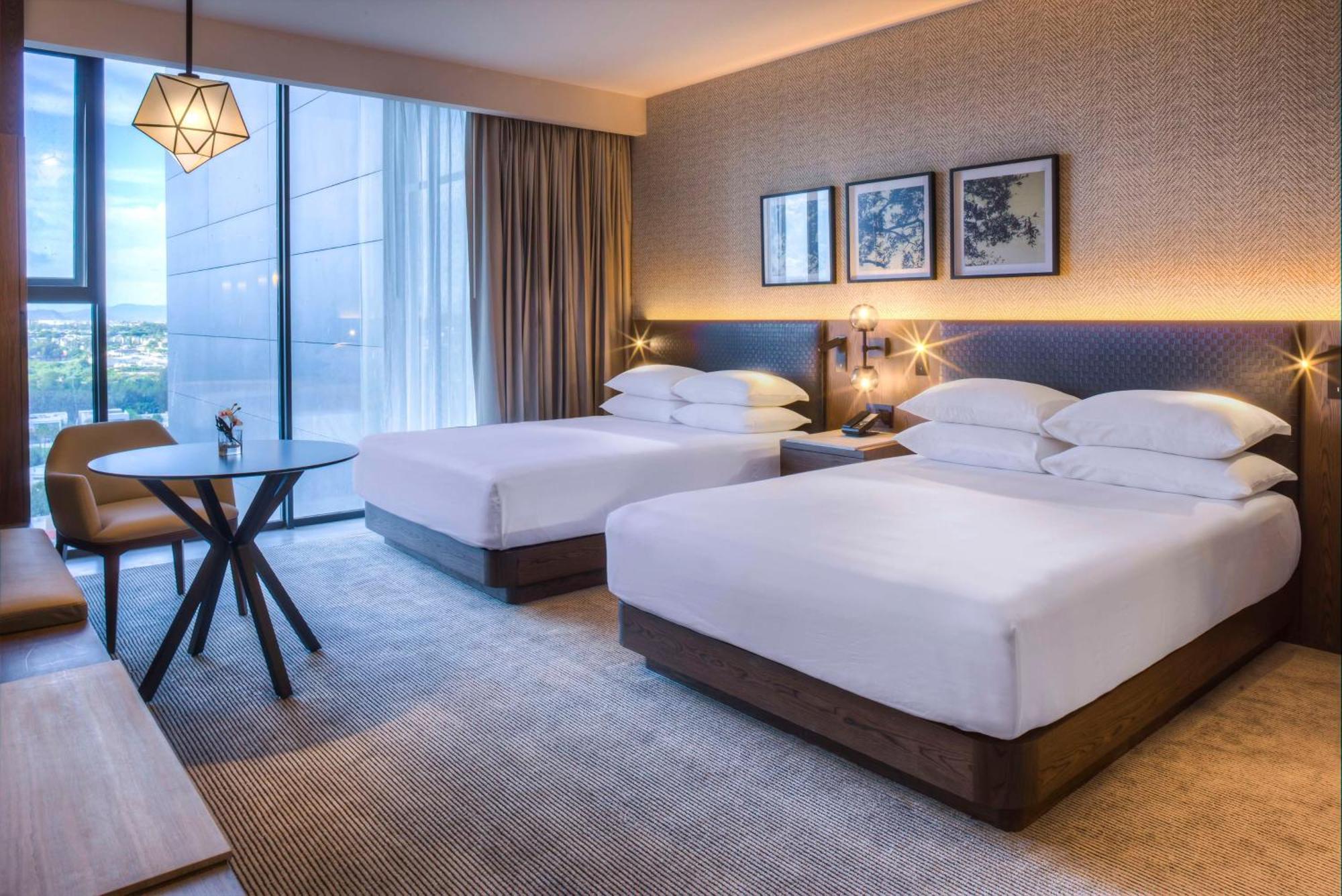 Queen Room,1589546982:JPEG