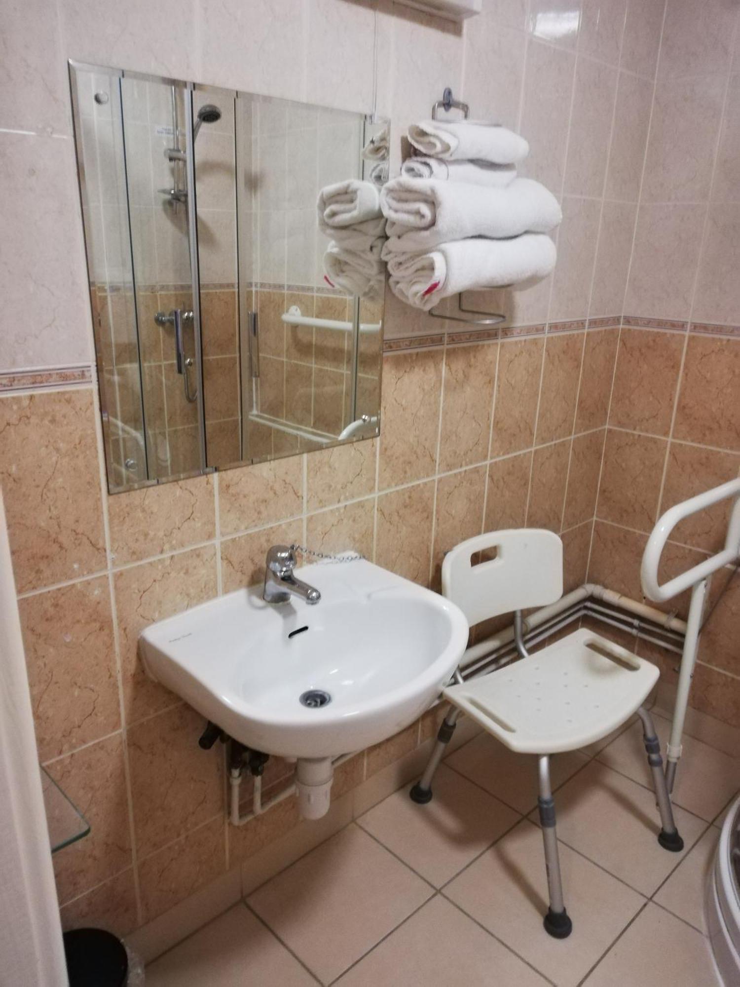 Twin Room Shower