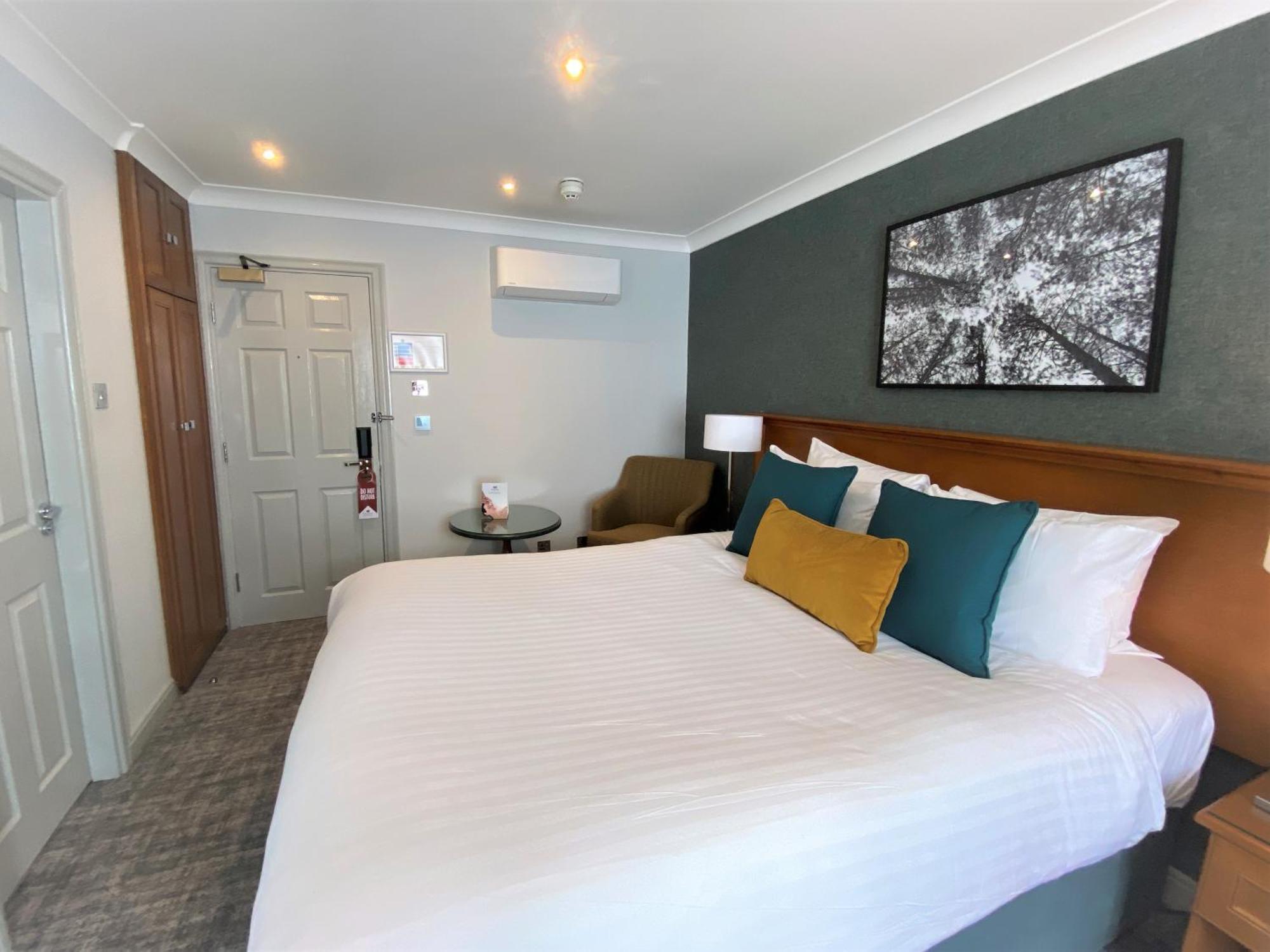 Standard Queen Room