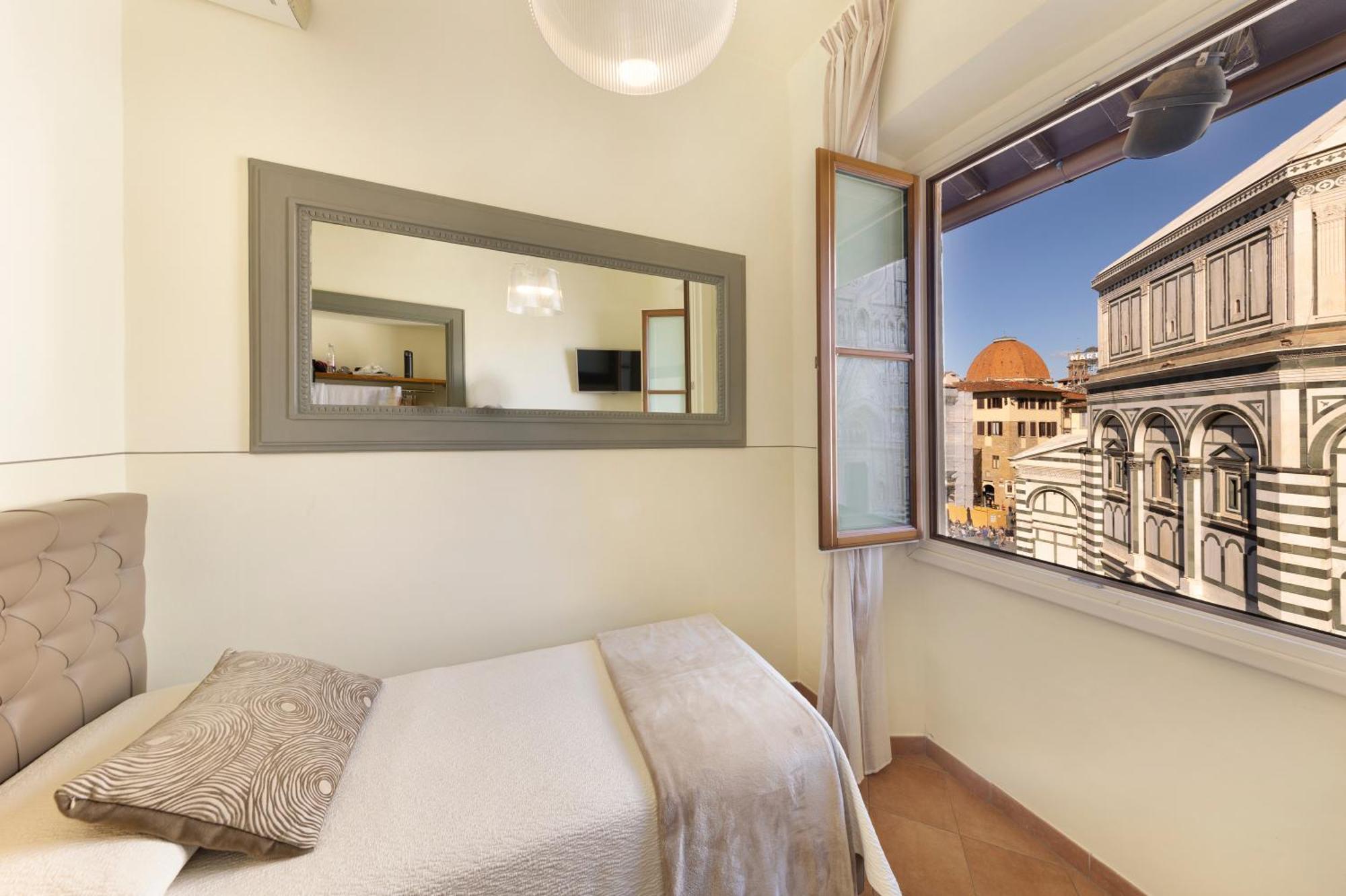Single Room Duomo View