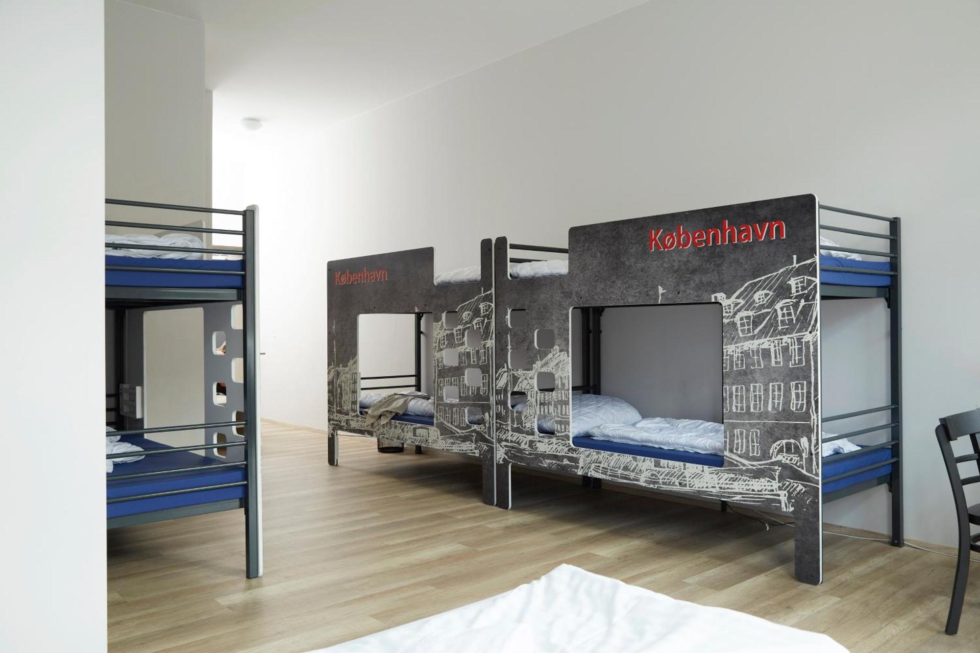 Posto Letto in Dormitorio con 6 Letti