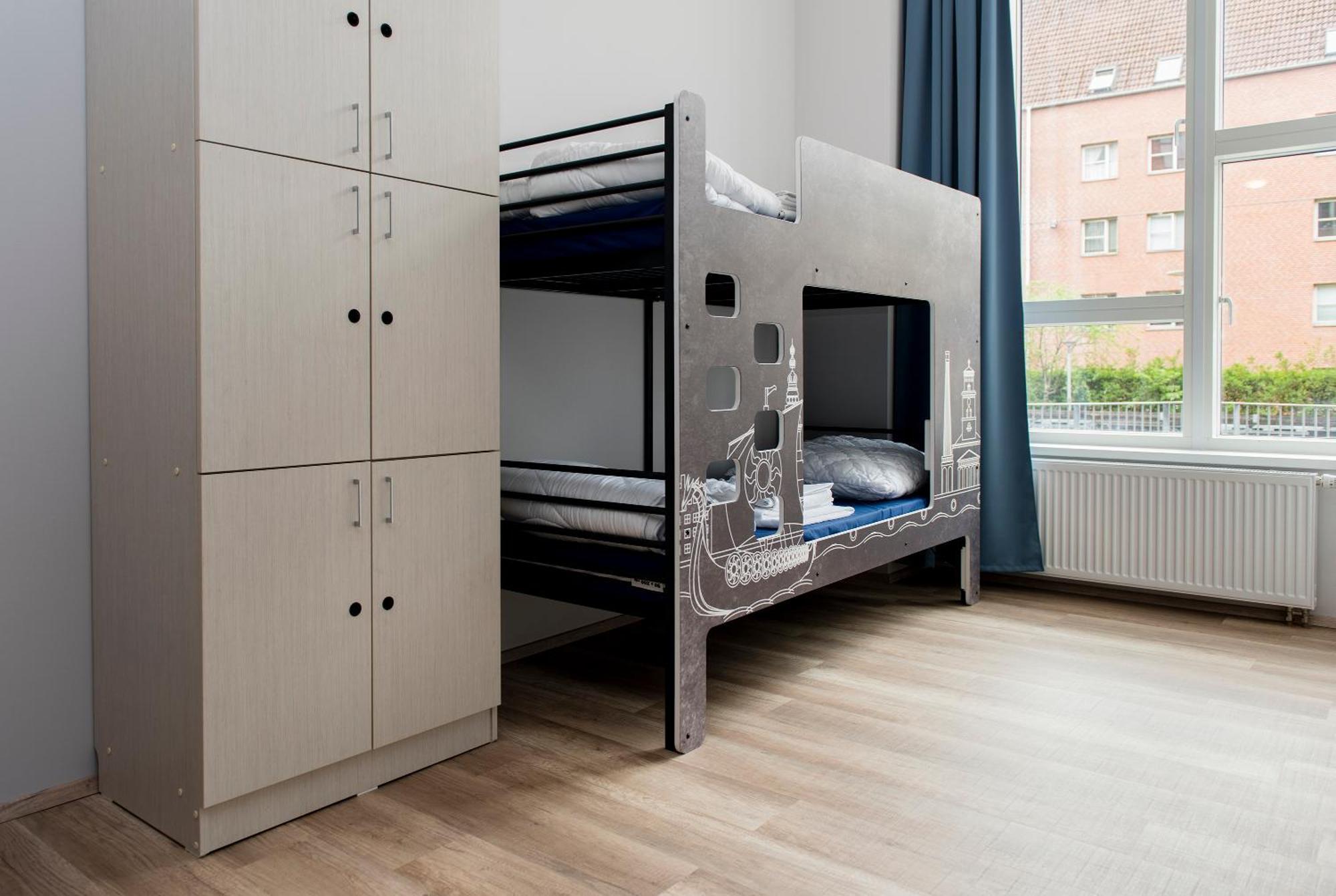 Bed 6-Bed Dormitory Room