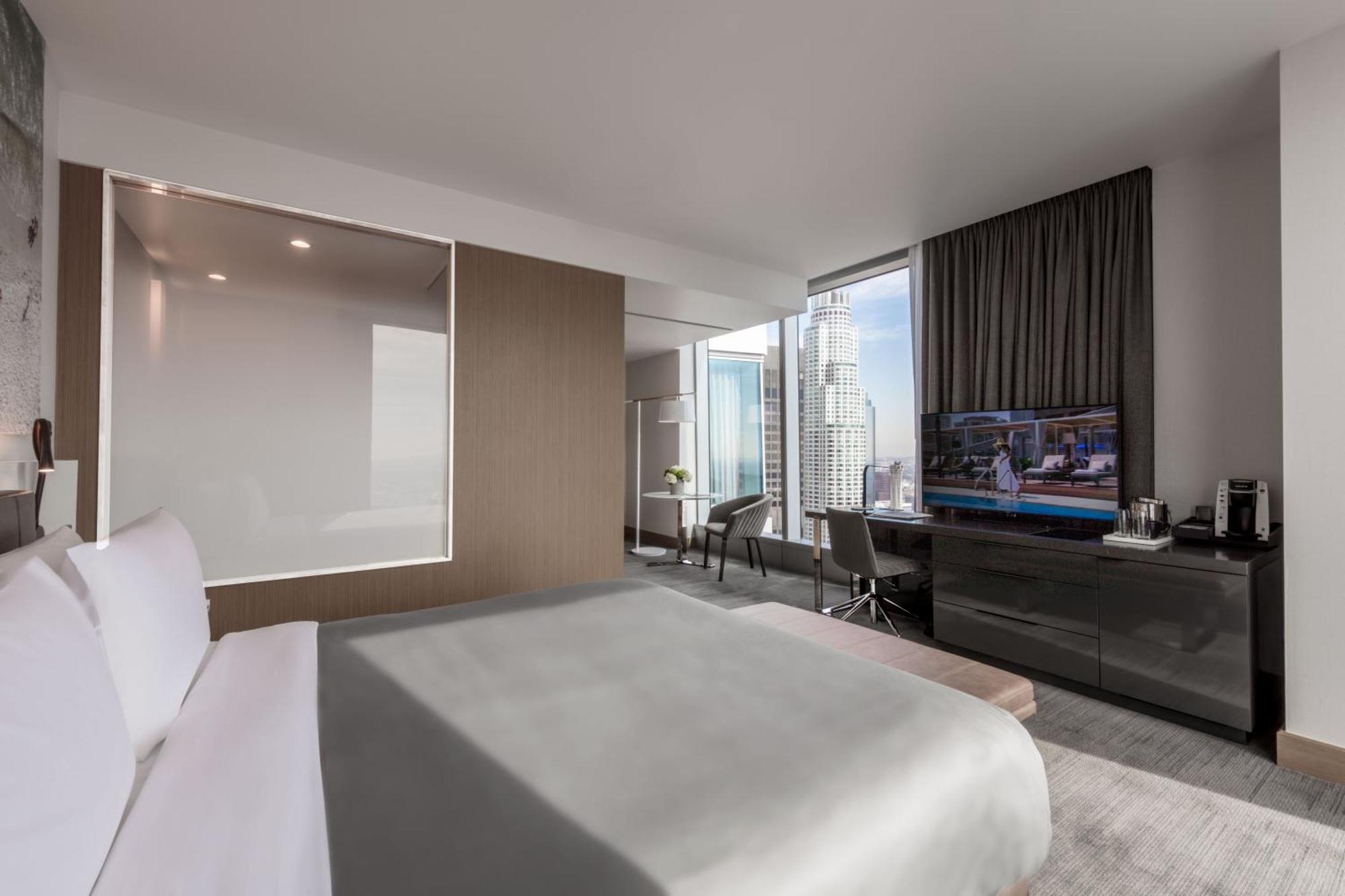 Junior King Suite City View