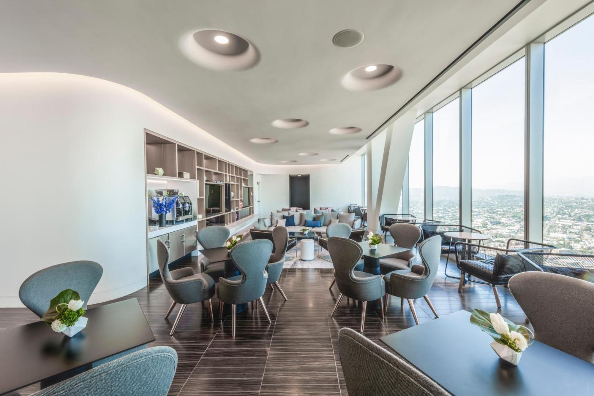 1 King Bed Club City View
