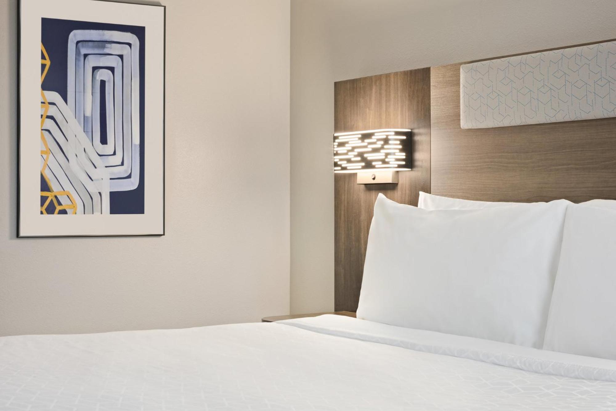 Queen Room with Two Queen Beds - Disability Access with Bath Tub