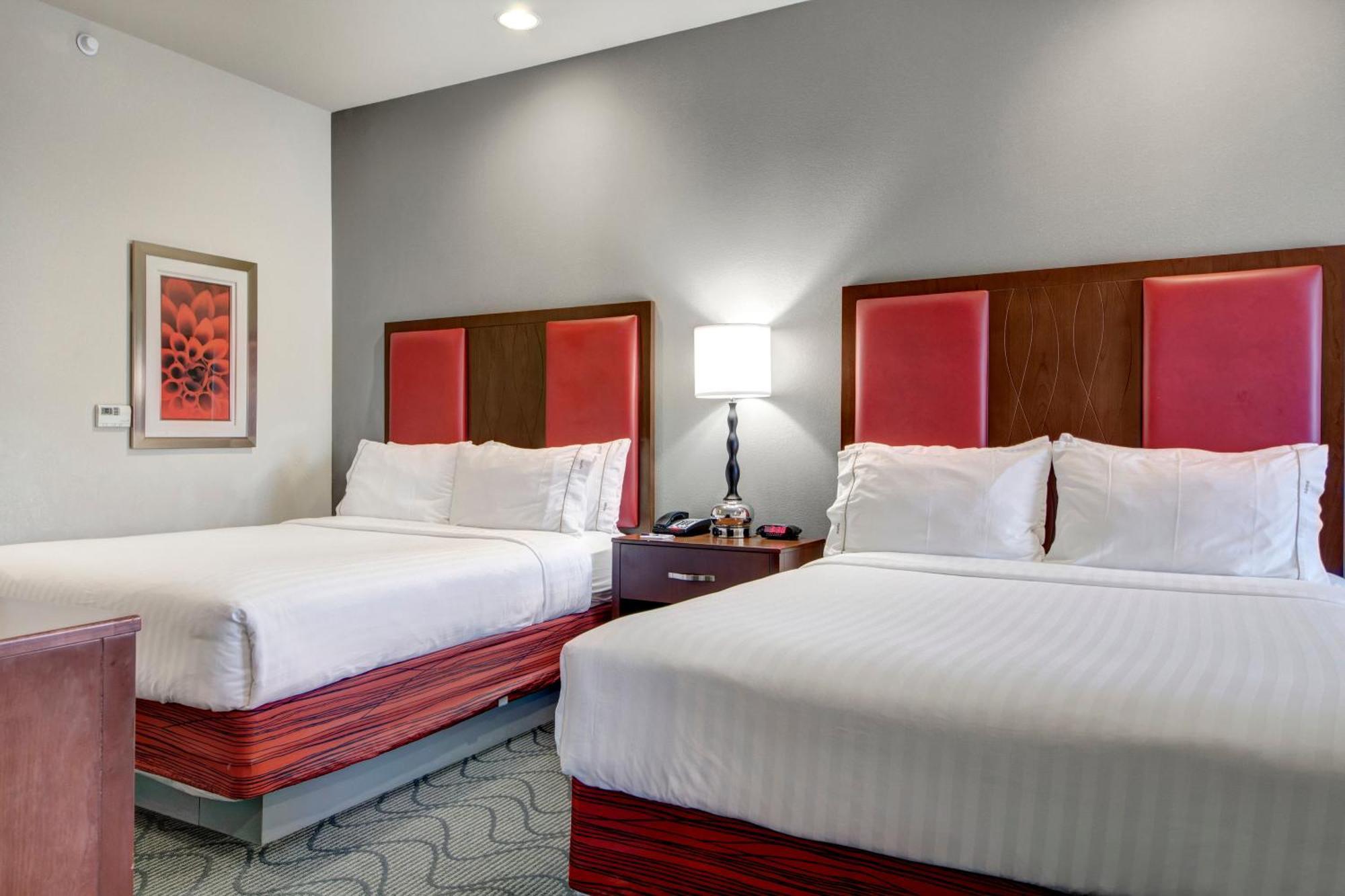 Standard Queen Room Two Queen Beds Communications Mobility Accessible