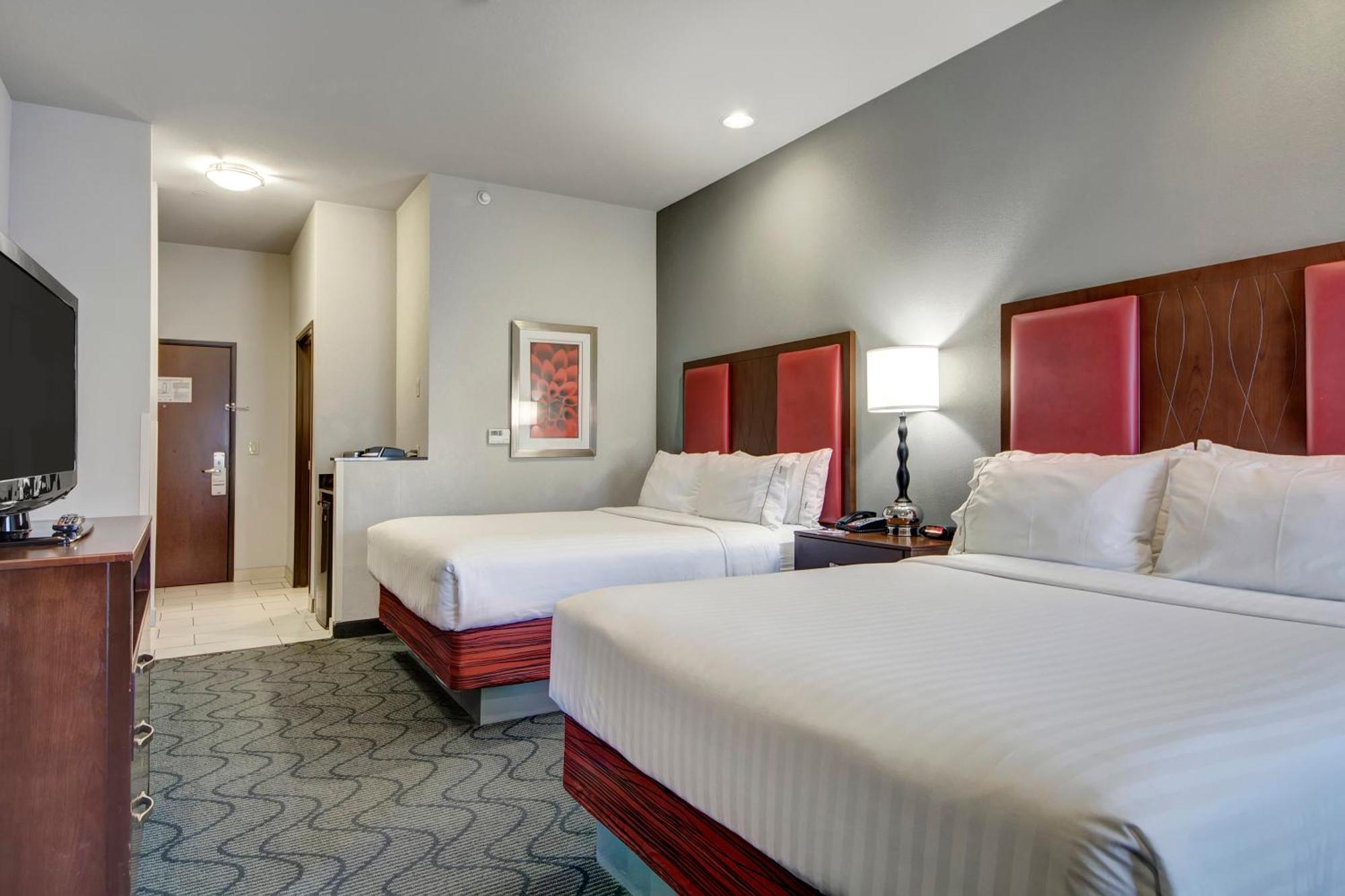 Standard Queen Room Two Queen Beds Communications Mobility Accessible