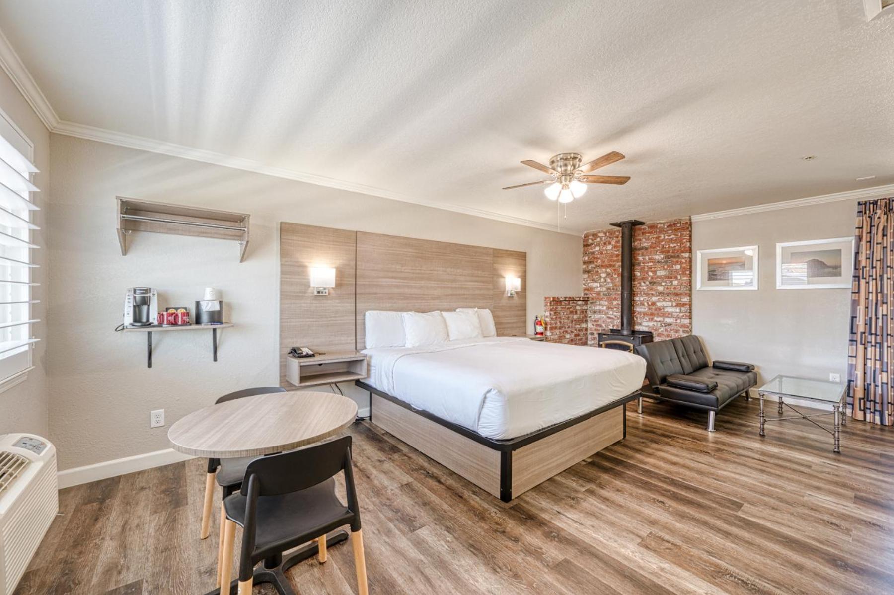 Deluxe King Suite